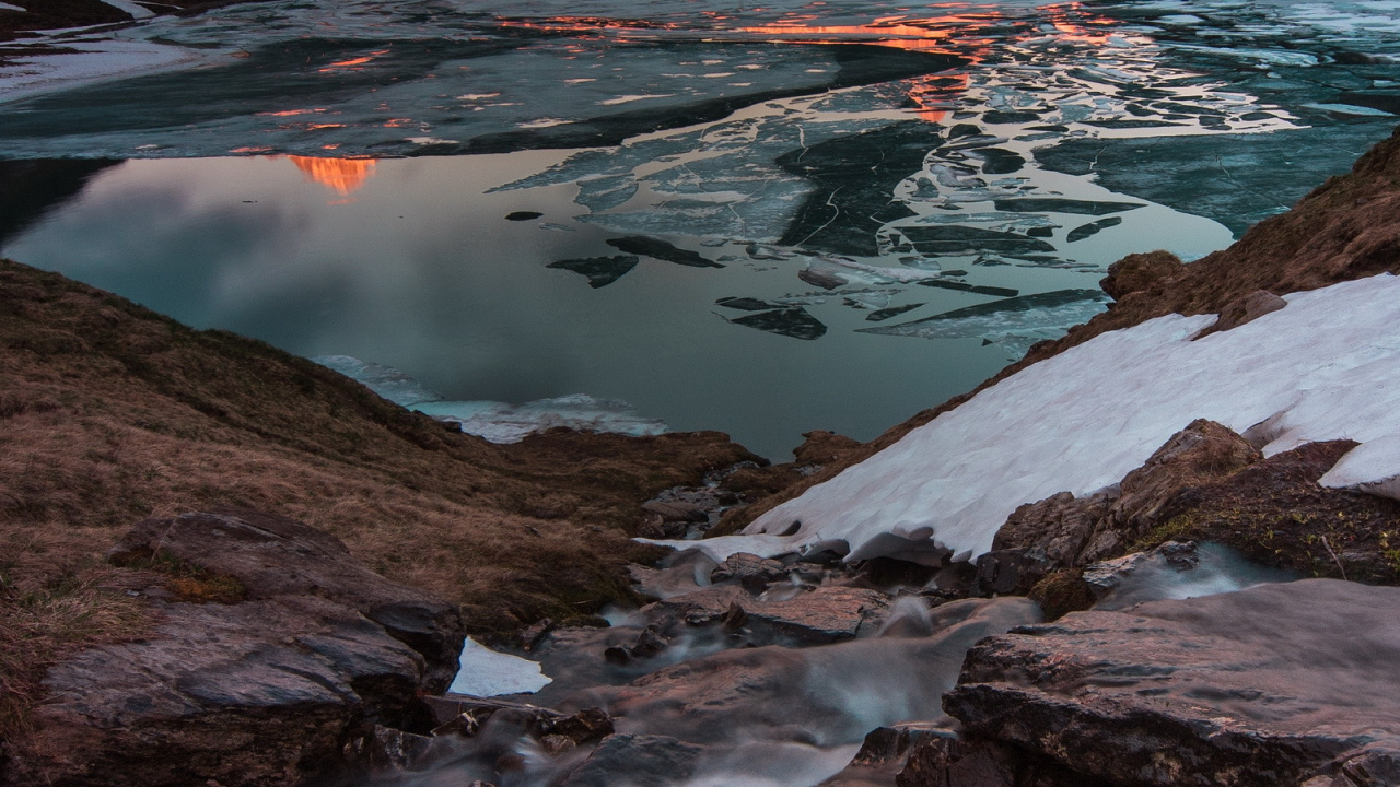 Обои смартфон, облако, вода, гидроресурсы, гора в разрешении 1280x720