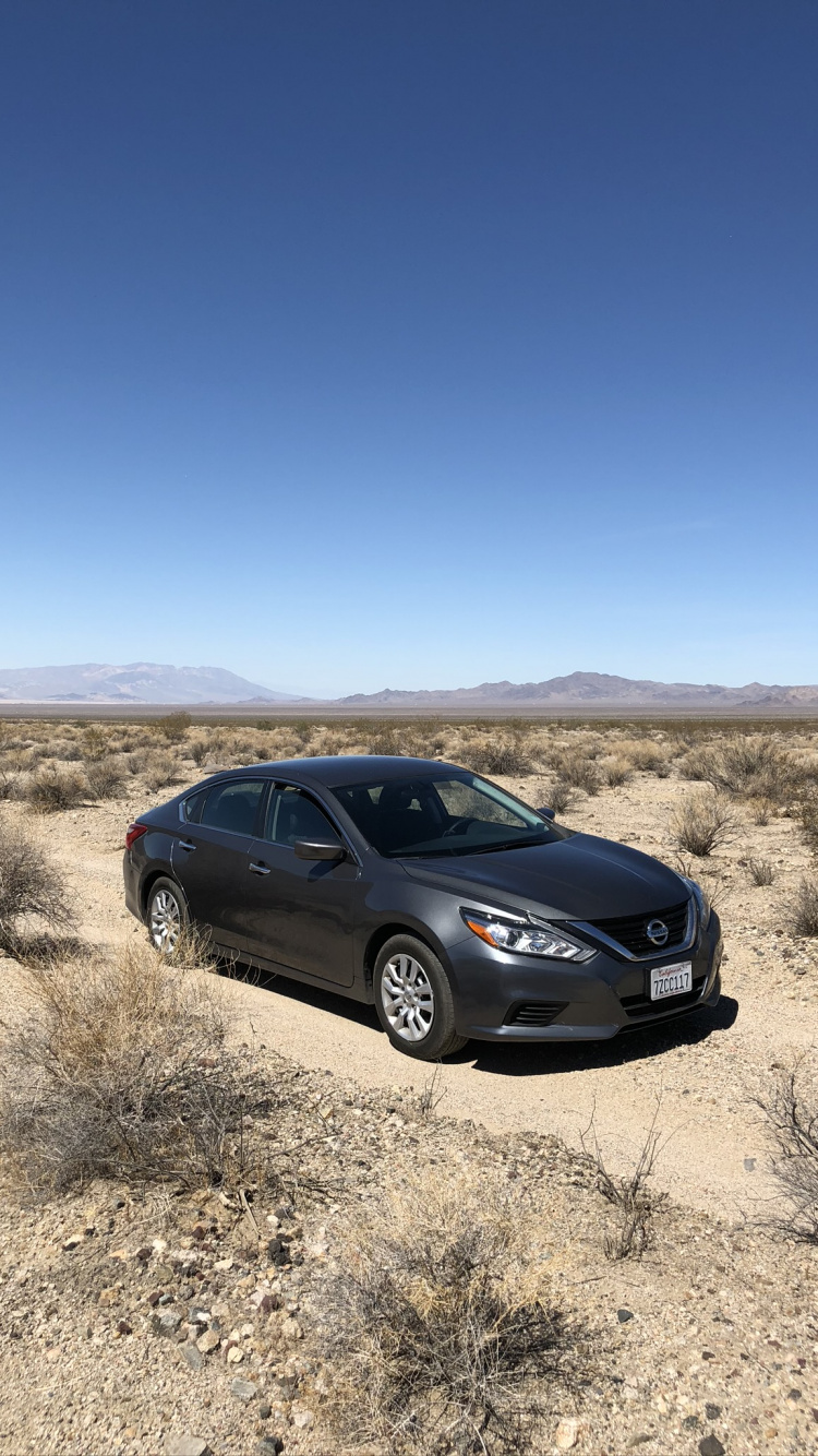 Обои США, Мохаве, дорога, Король, компактный автомобиль в разрешении 750x1334