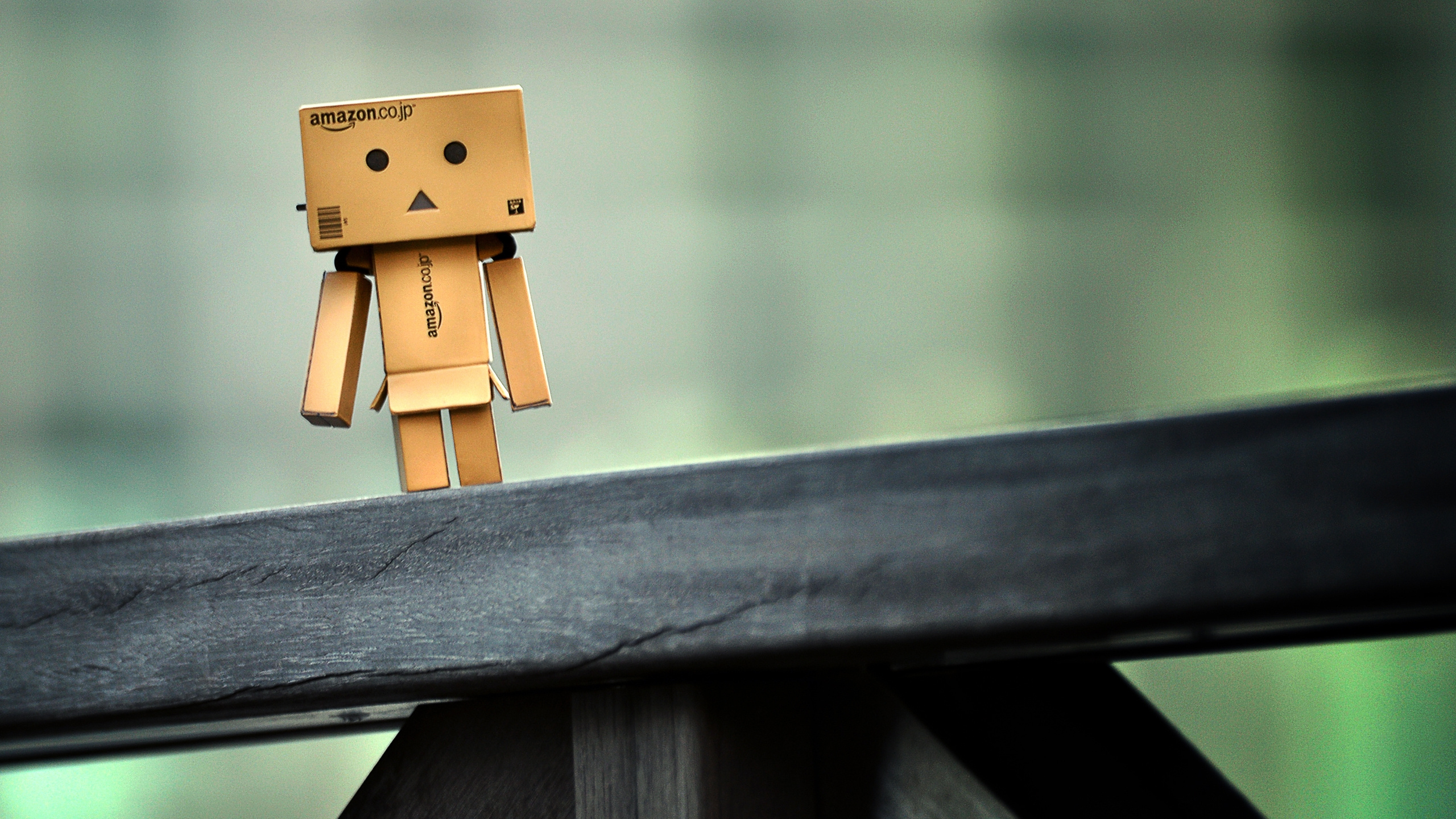 Обои danbo, картон, amazoncom, робот в разрешении 2560x1440