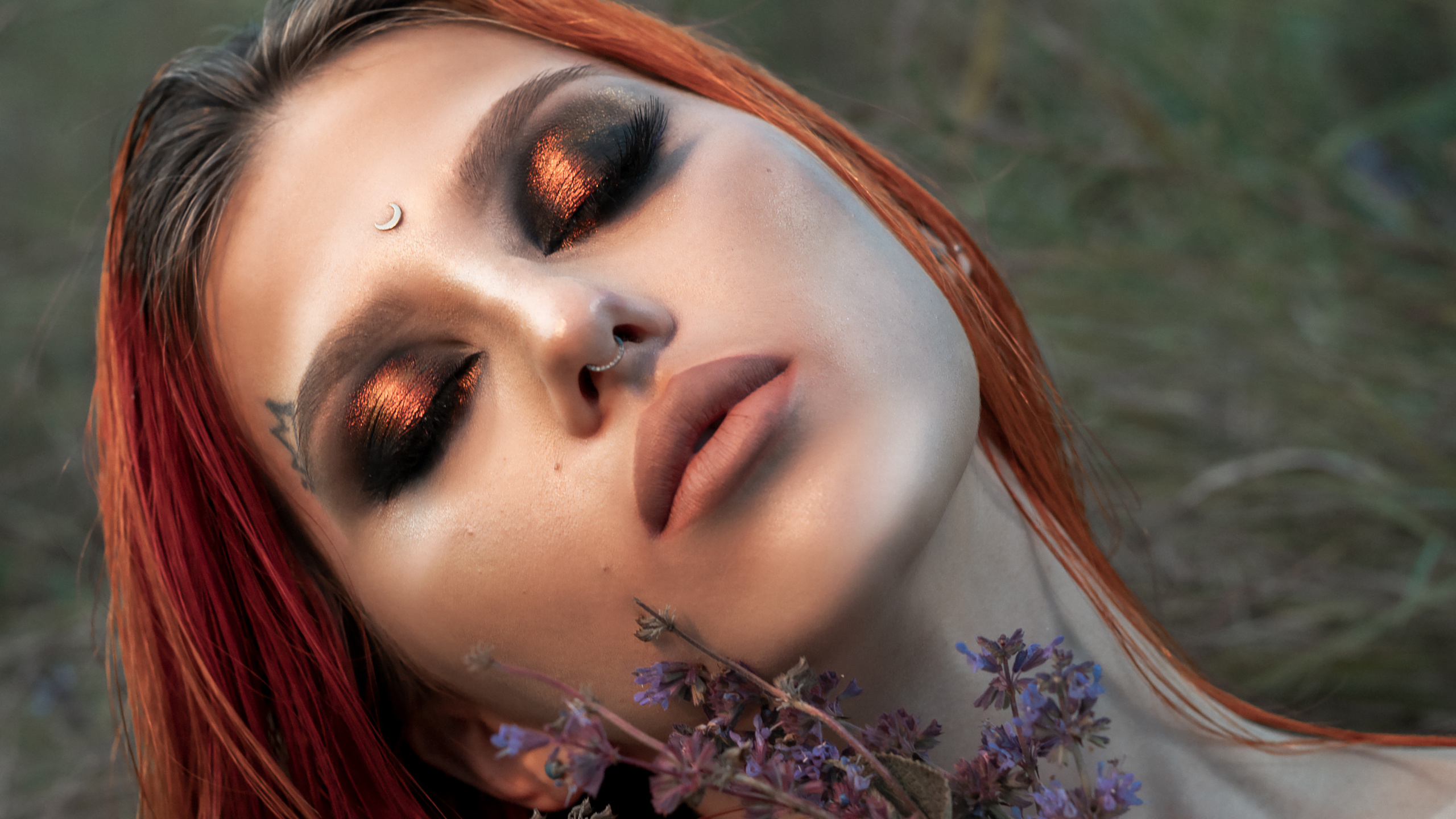 Обои красота, wisgoon, кожа, губа, ресничка в разрешении 2560x1440