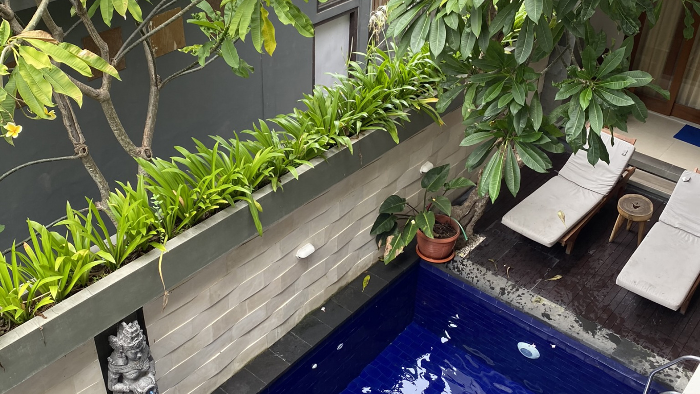 Обои плавательный бассейн, водные элементы, гидроресурсы, вода, мажорель синий в разрешении 1366x768