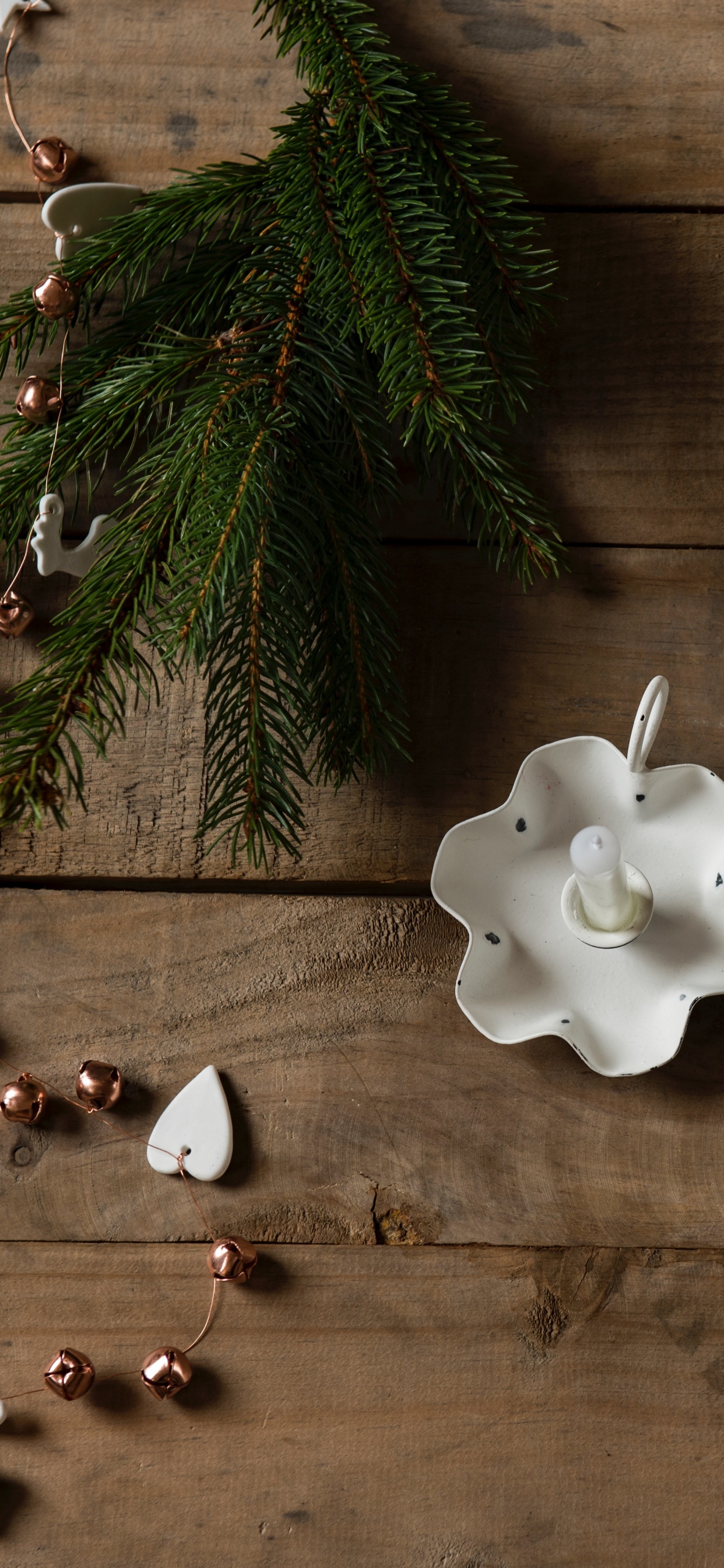 Обои Рождественский день, наступление, белые, древесина, стена в разрешении 1242x2688