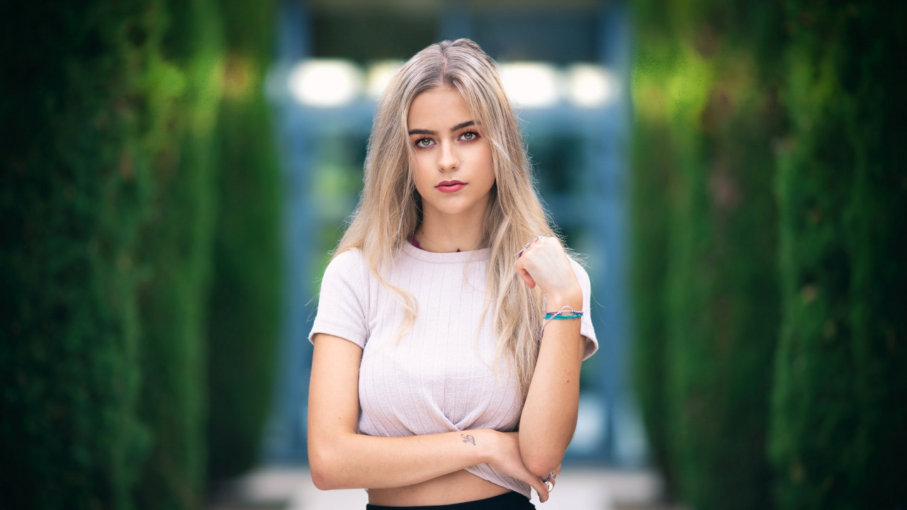 Обои волосы, зеленый, блондин, лицо, красота в разрешении 1280x720