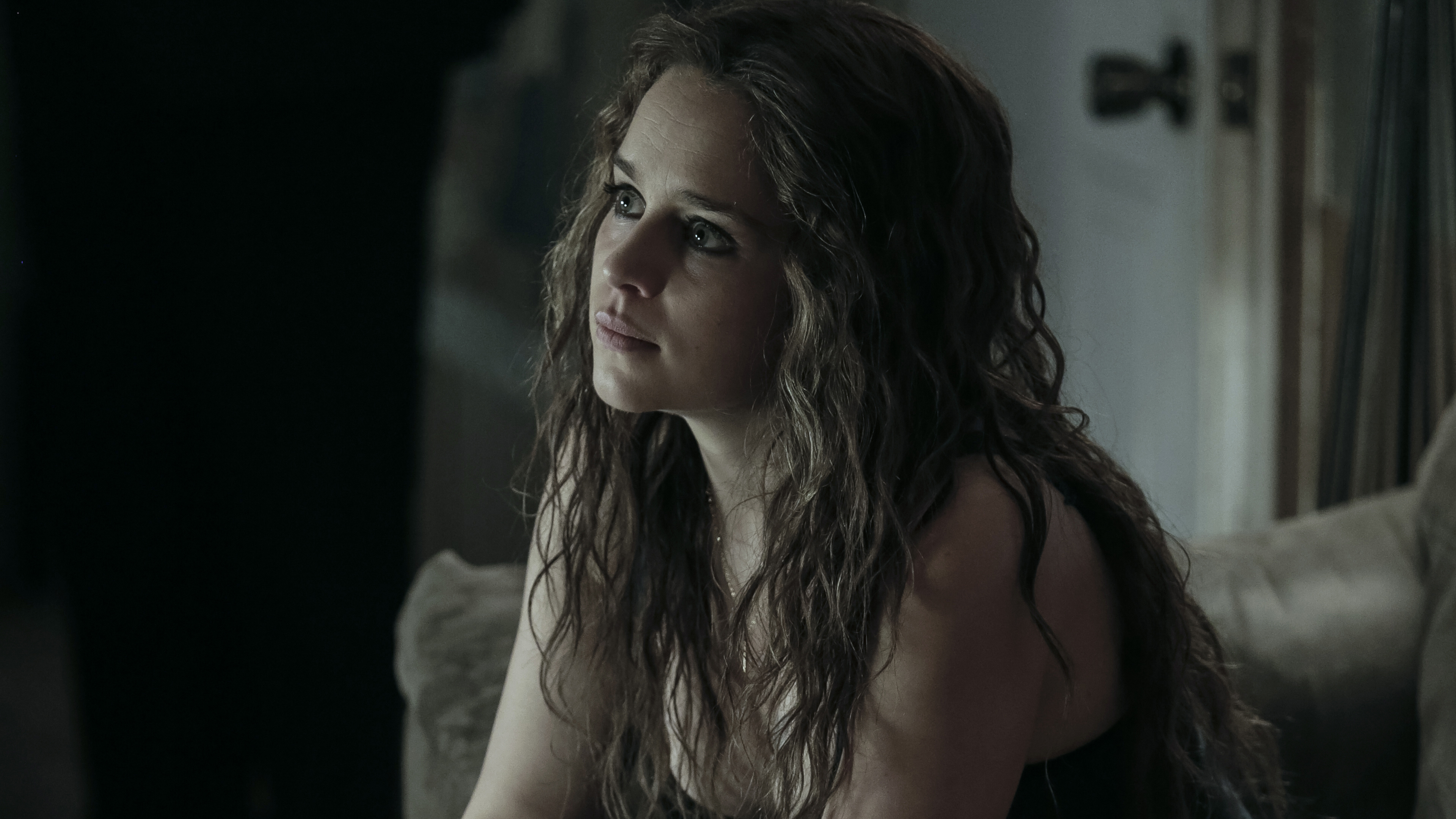 Обои Выше Подозрений, Эмилия Кларк, волосы, лицо, красота в разрешении 3840x2160