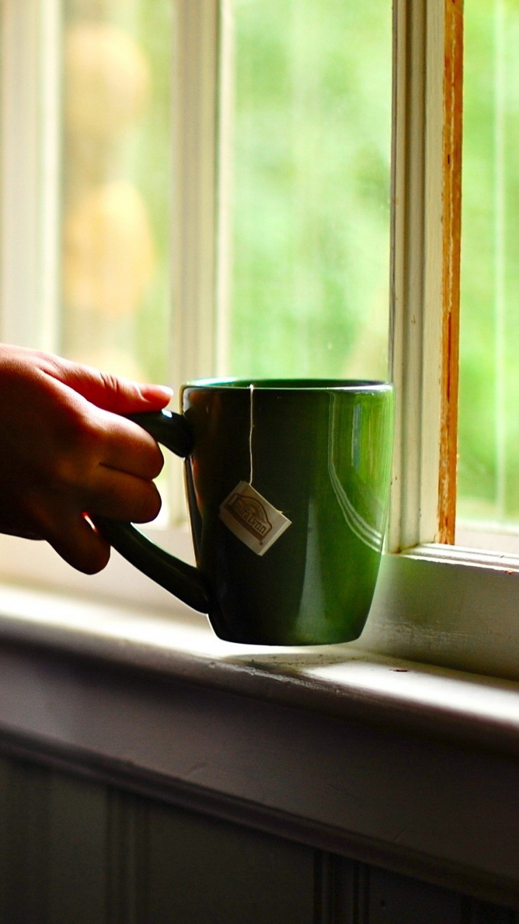 Обои чай, чашка, рука, стекло, женщина в разрешении 750x1334