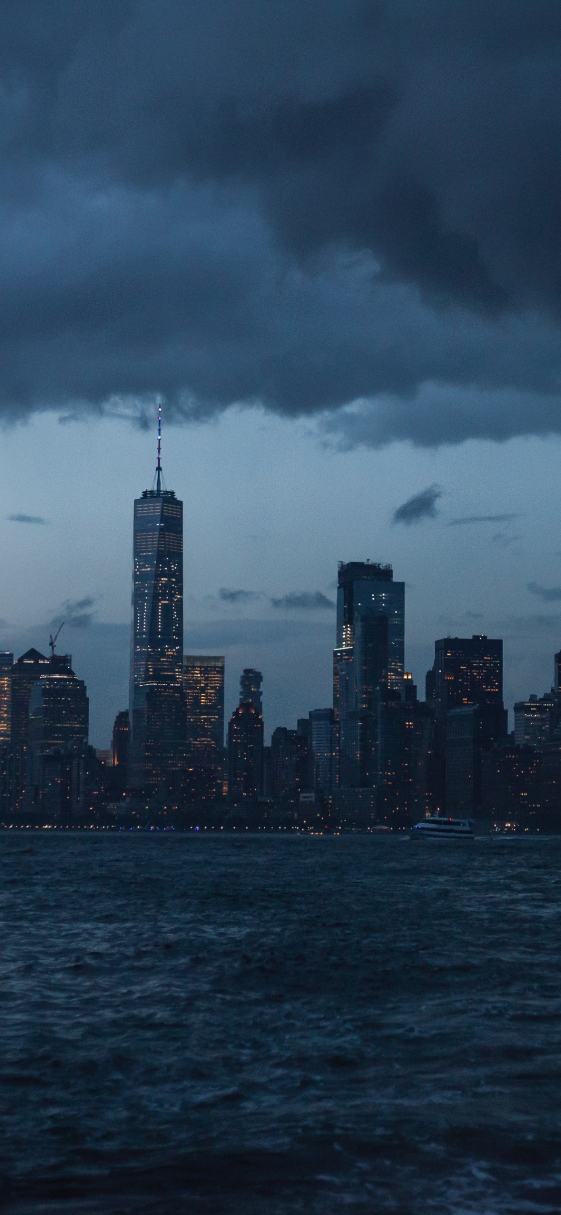 Обои панорама, облако, вода, здание, небоскреб в разрешении 1125x2436