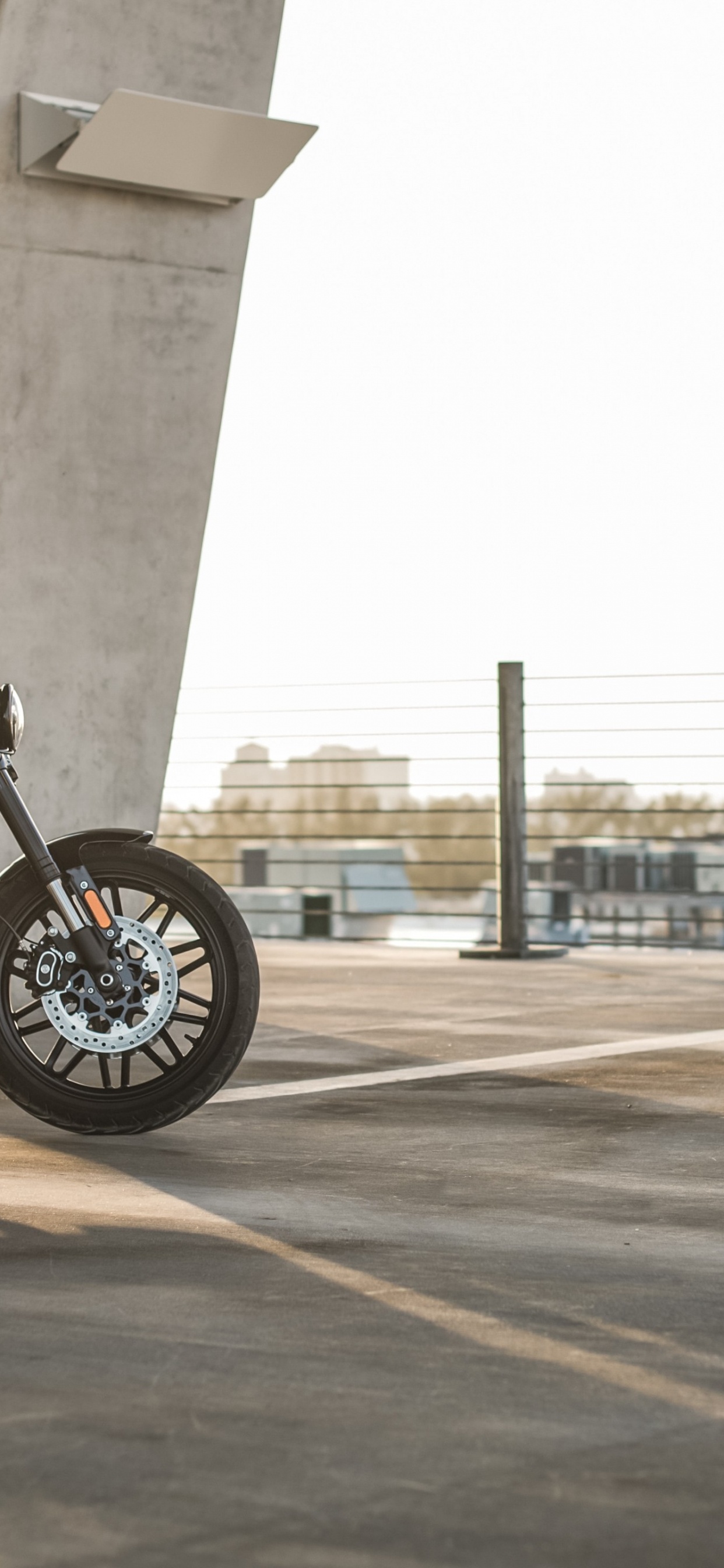 Обои Харлей Дэвидсон, мотоцикл, мотоциклетный шлем, шина, колесо в разрешении 1242x2688