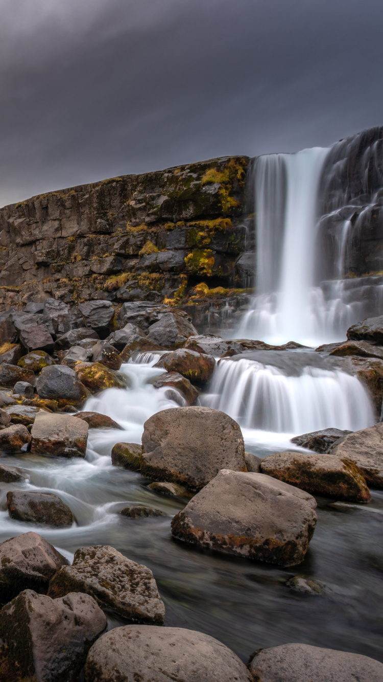 Обои водопад, вода, облако, гидроресурсы, атмосфера в разрешении 750x1334