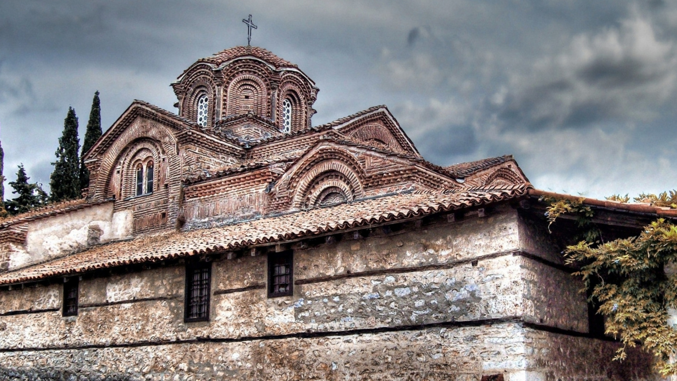 Обои облако, окно, кирпичная кладка, кирпич, фасад в разрешении 1366x768