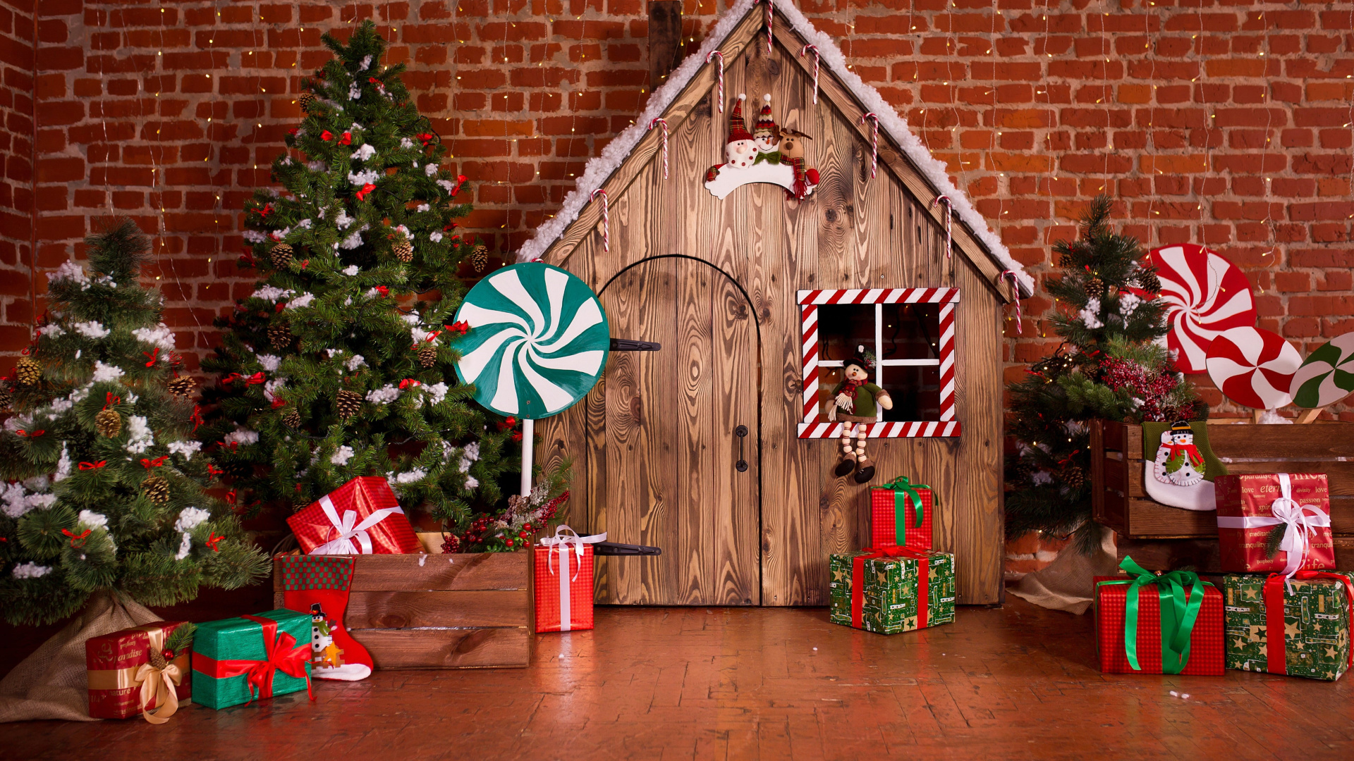 Обои елка, Рождественский день, Санта-Клаус, праздник, Рождественские украшения в разрешении 1920x1080