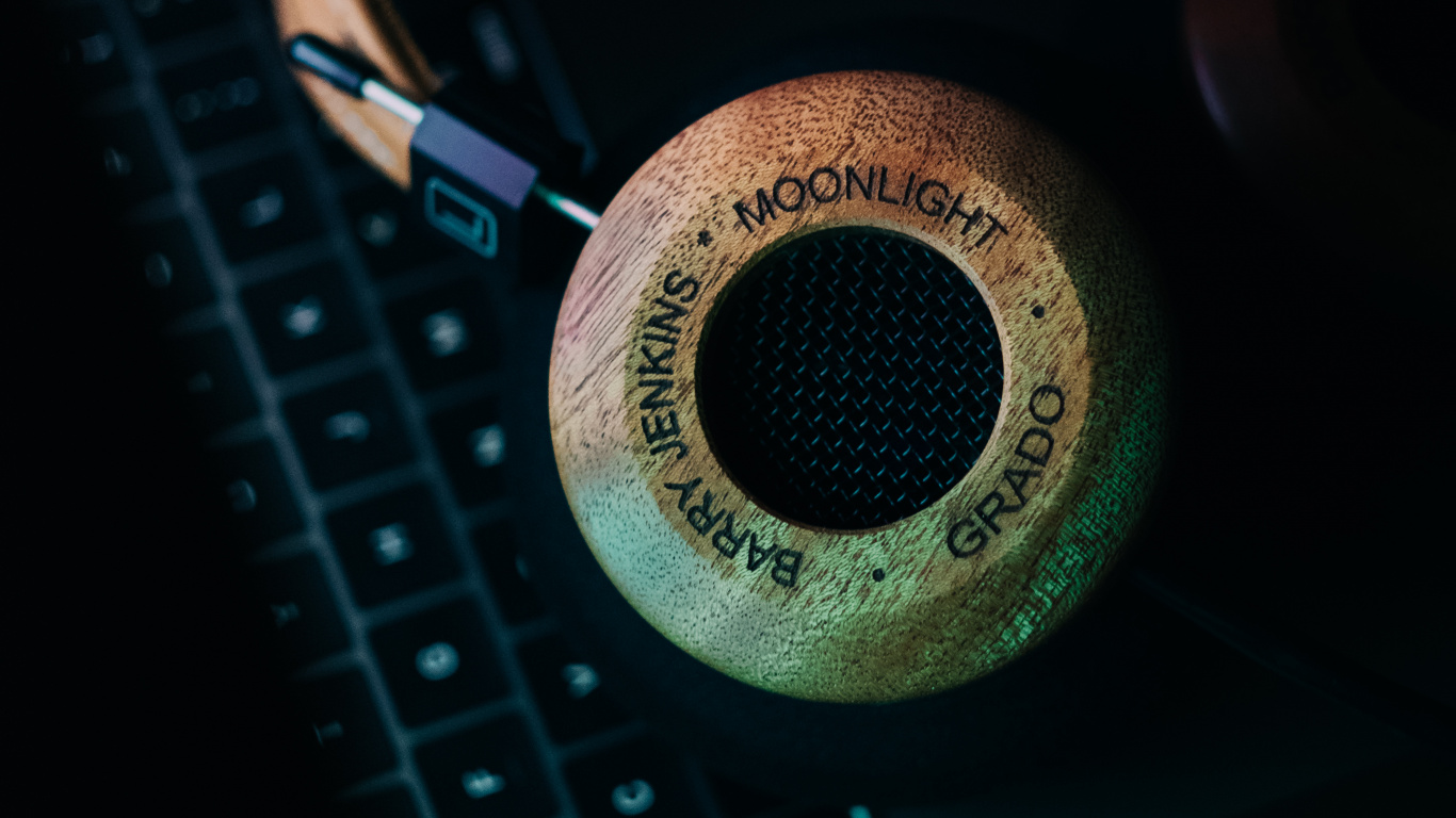 Обои наушники, аудиосигнал, звуковое оборудование, технологии, гаджет в разрешении 1366x768