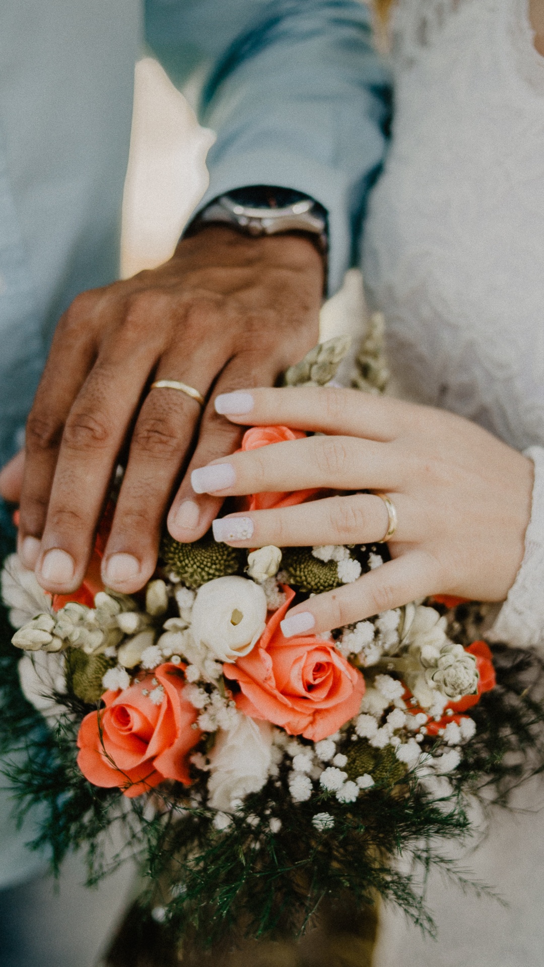 Обои свадьба, обручальное кольцо, кольцо, цветочный букет, свадебная церемония поставки в разрешении 1080x1920