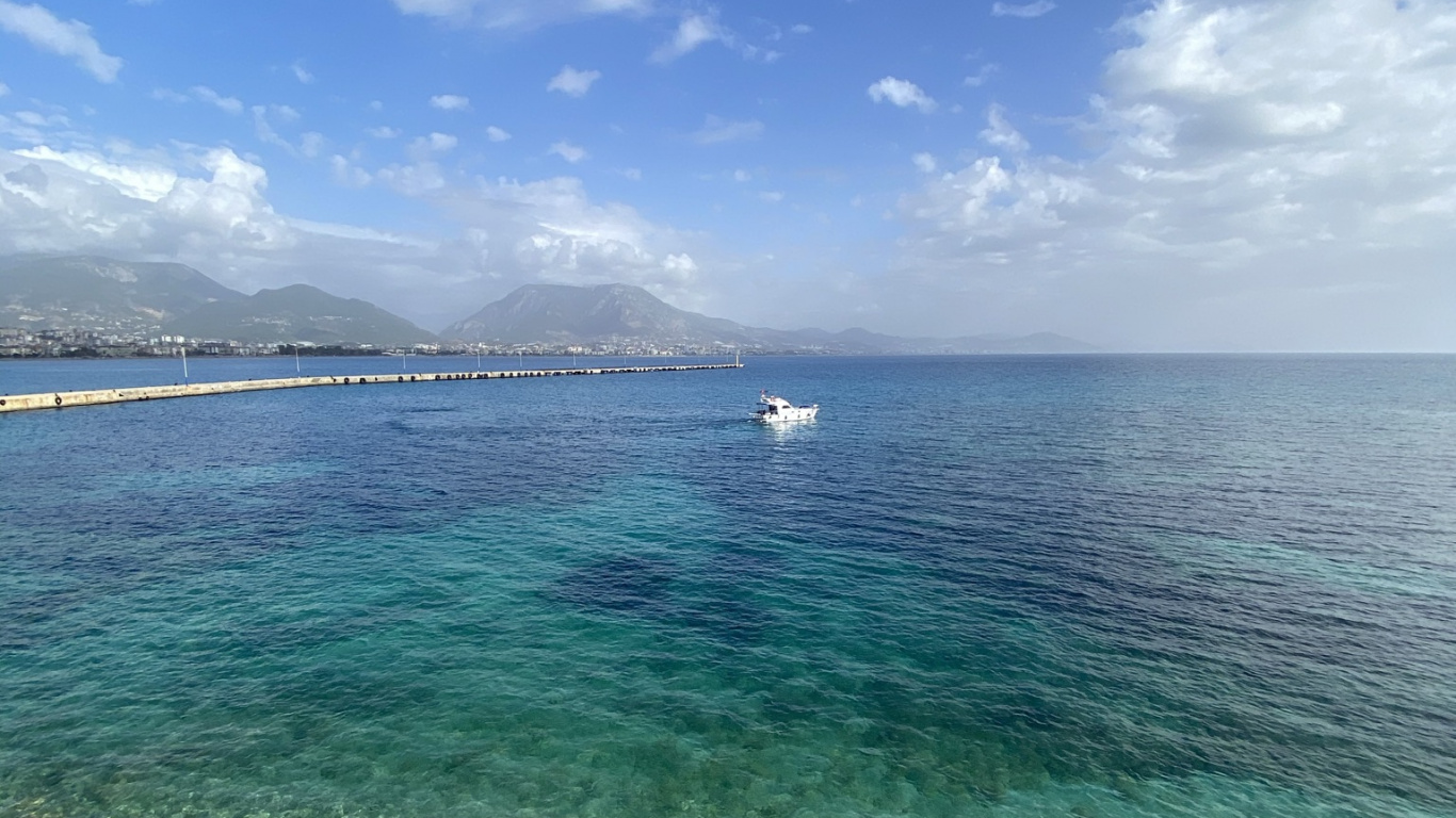 Обои море, облако, вода, синий, лазурный в разрешении 1366x768