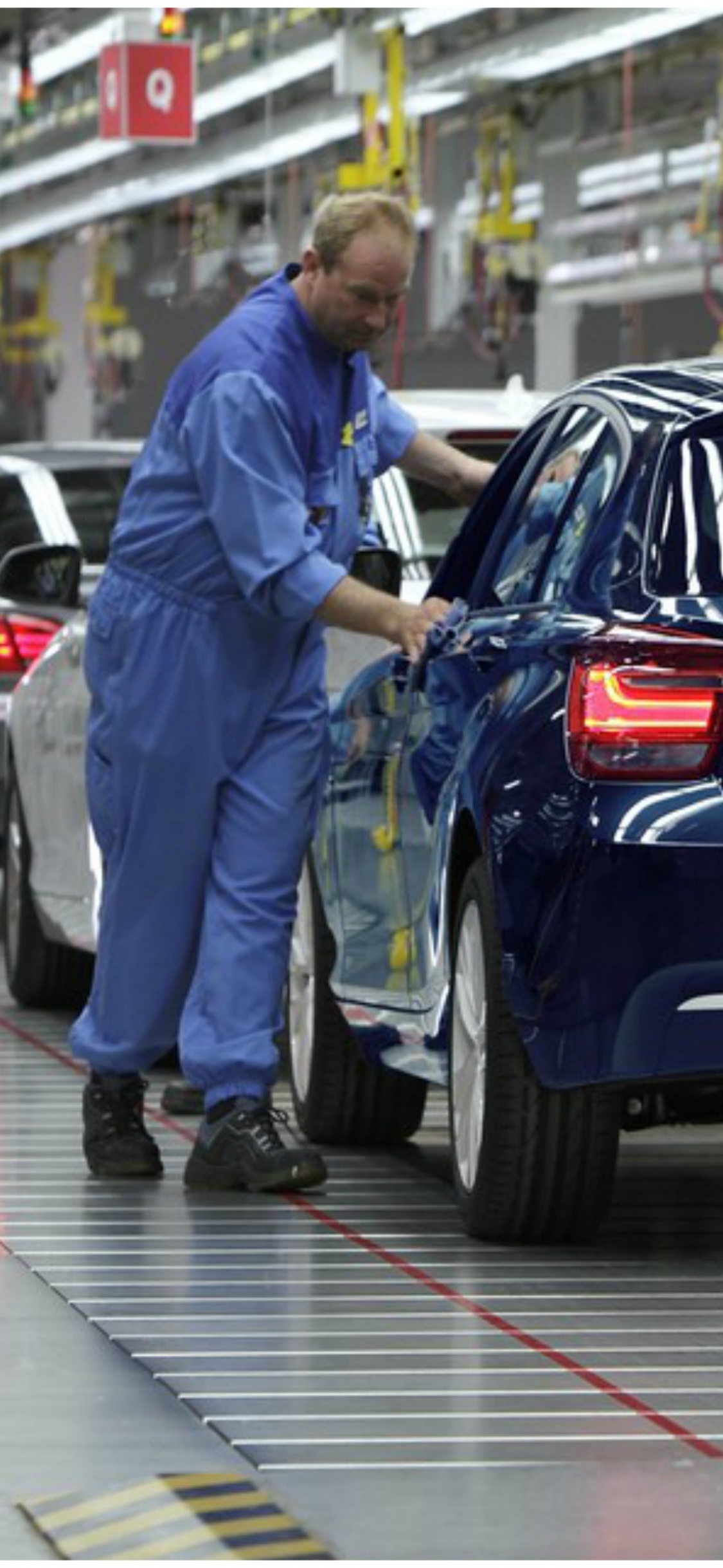 Обои bmw 3 серии, bmw, авто, Авто шоу, городской автомобиль в разрешении 1125x2436