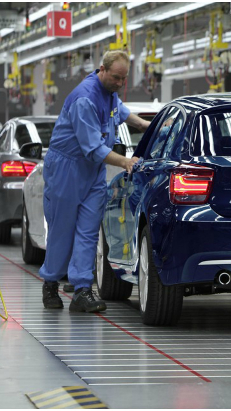 Обои bmw 3 серии, bmw, авто, Авто шоу, городской автомобиль в разрешении 750x1334