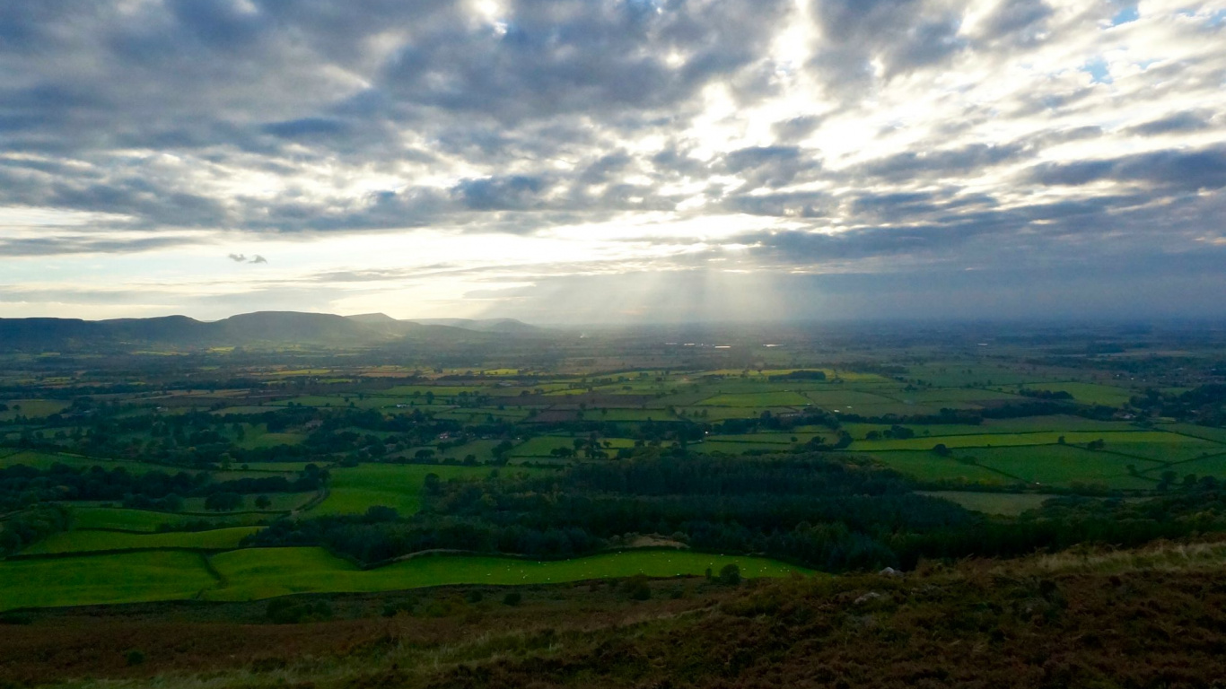 Обои нагорье, сенокосное угодье, холм, облако, озерный край в разрешении 1366x768