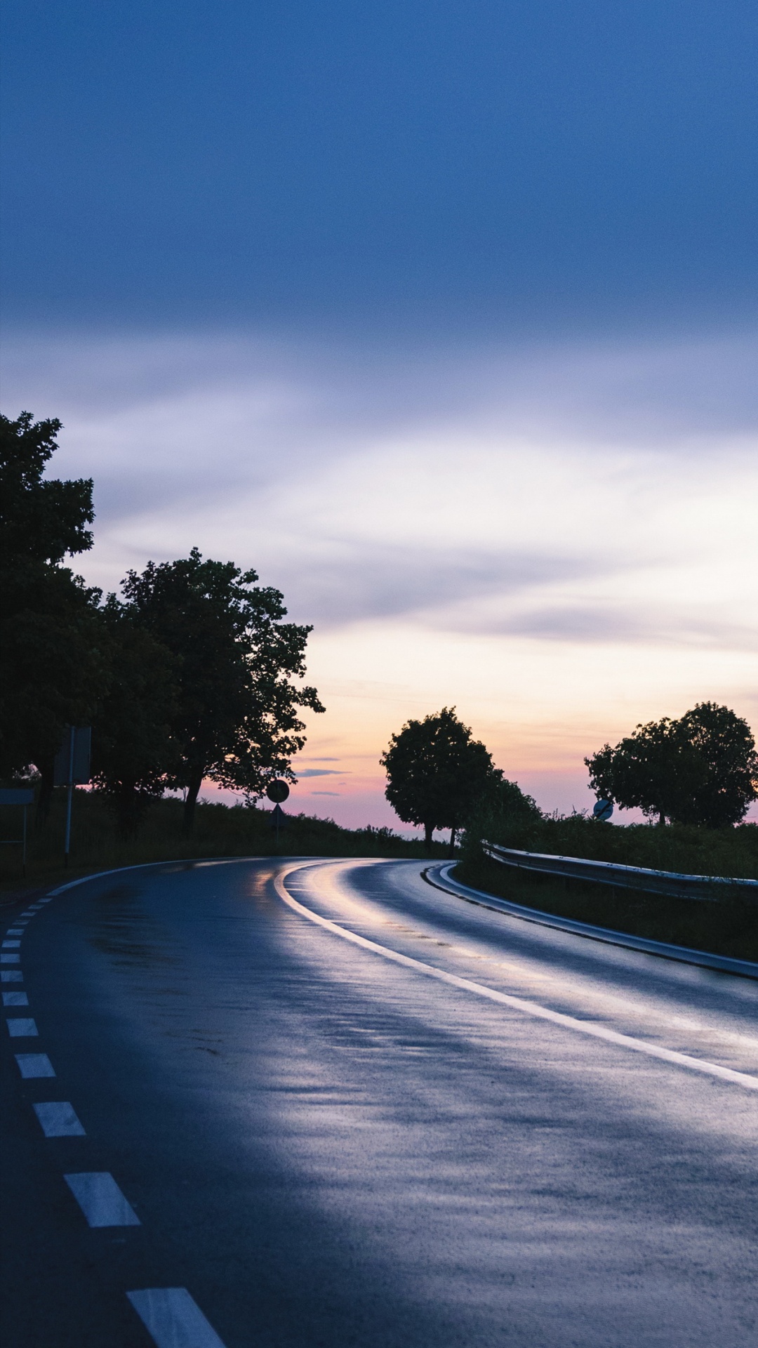 Обои вода, облако, дневное время, автомобильное освещение, дорожное покрытие в разрешении 1080x1920
