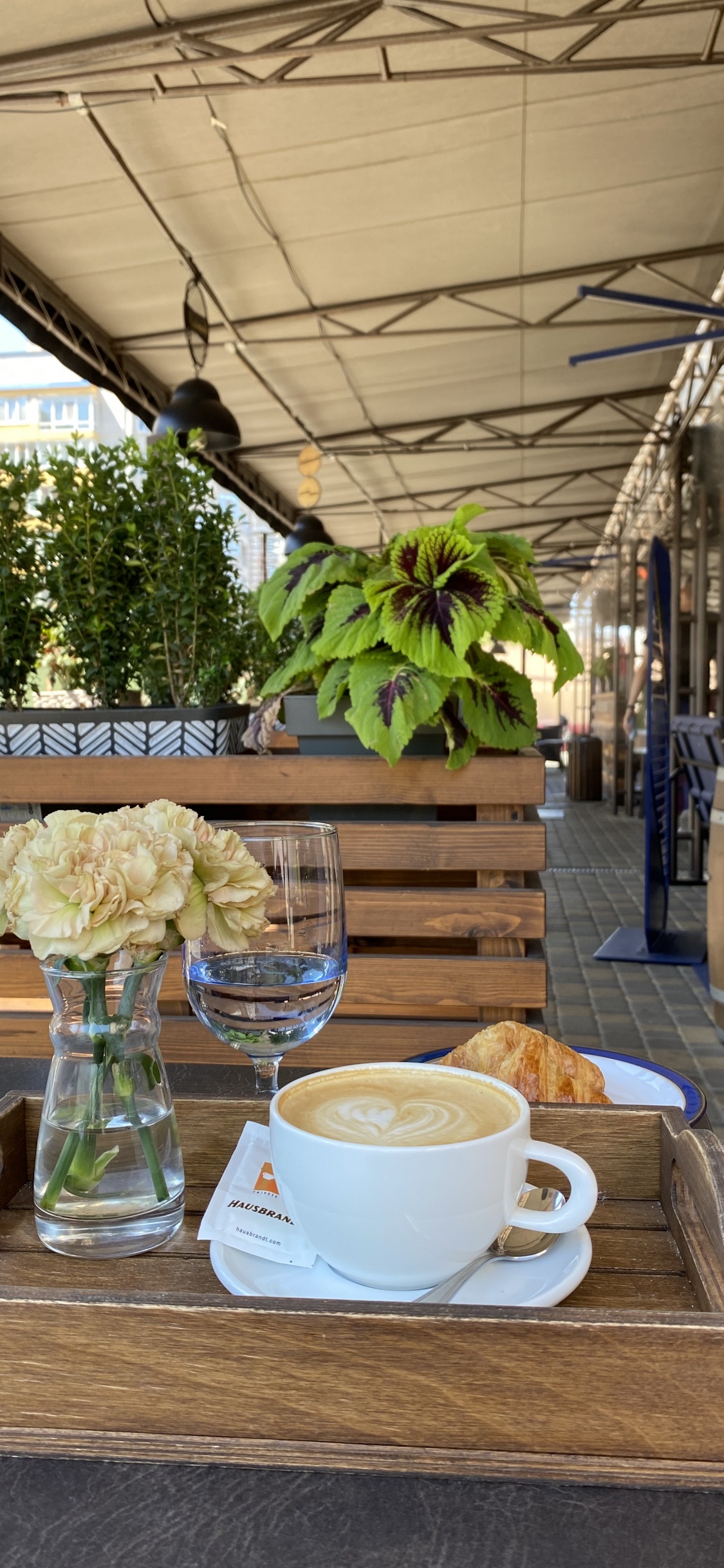 Обои таблица, кофейня, наука, биология, кофейная чашка в разрешении 1125x2436