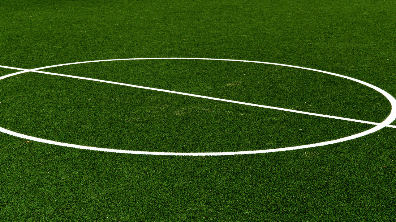 Обои футбол, футбольное поле, командный вид спорта, спортивные объекты, зеленый в разрешении 1280x720