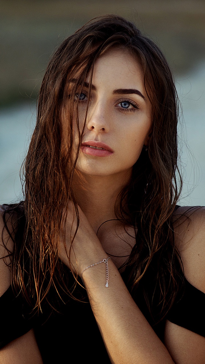 Обои портрет, волосы, лицо, красота, губа в разрешении 720x1280
