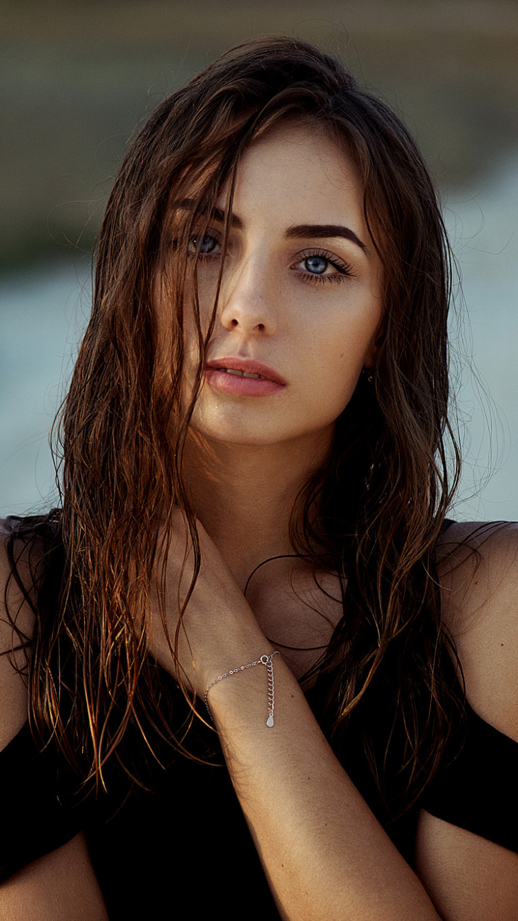 Обои портрет, волосы, лицо, красота, губа в разрешении 750x1334