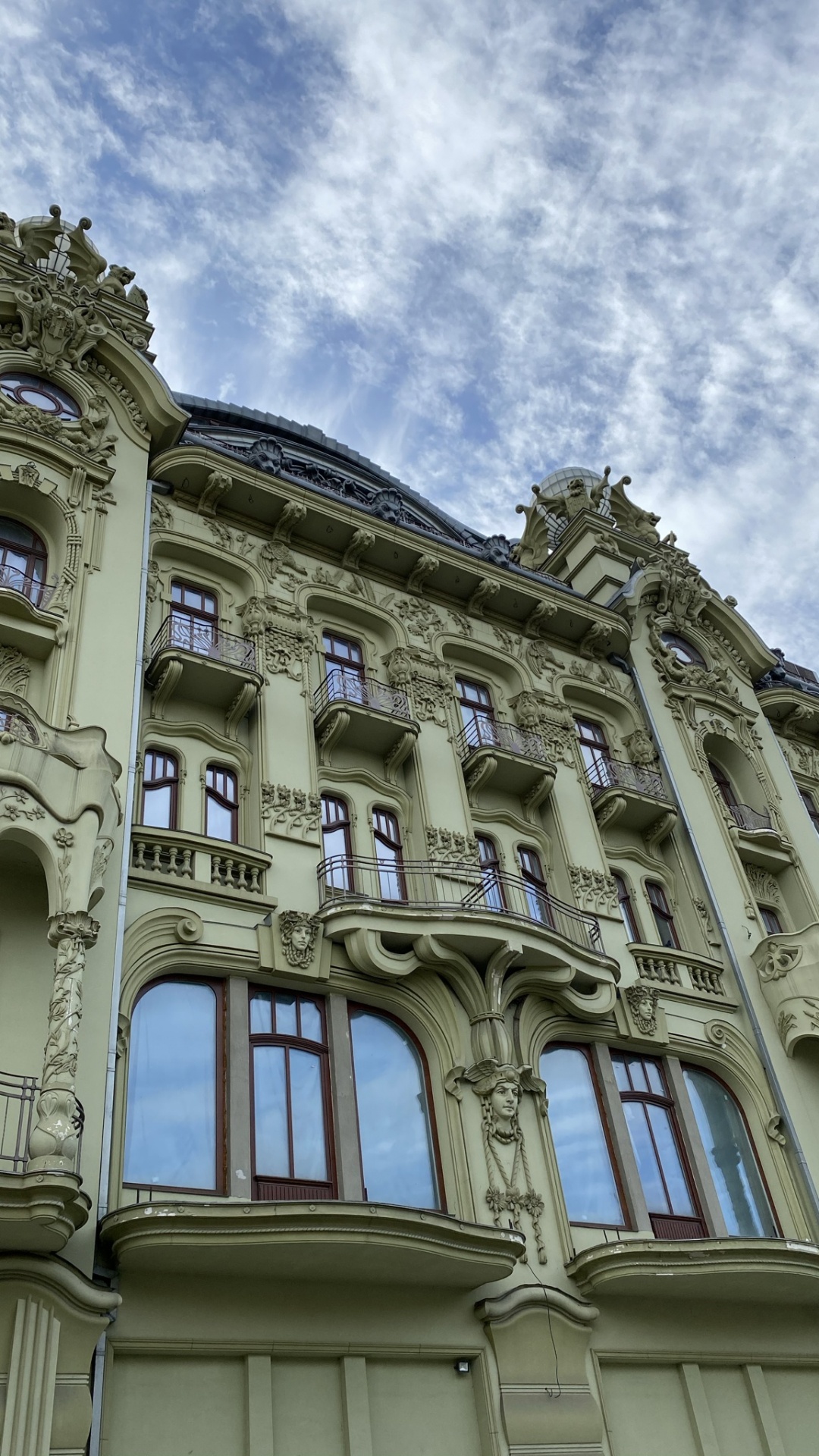 Обои ориентир, классическая архитектура, растительность, синий, архитектура в разрешении 1080x1920