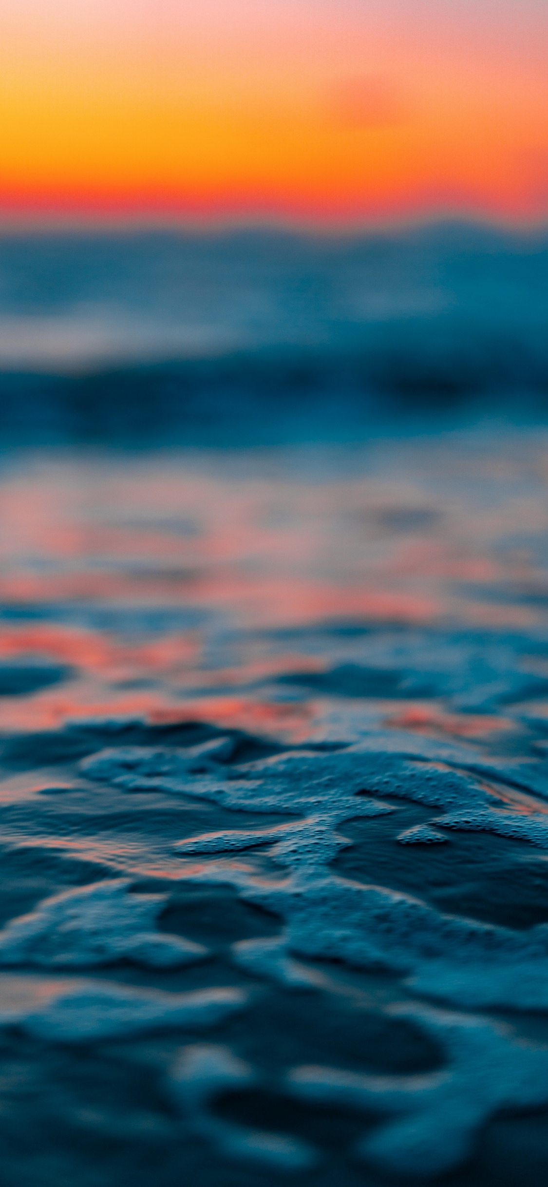 Обои яблоко, вода, жидкий, синий, лазурный в разрешении 1125x2436