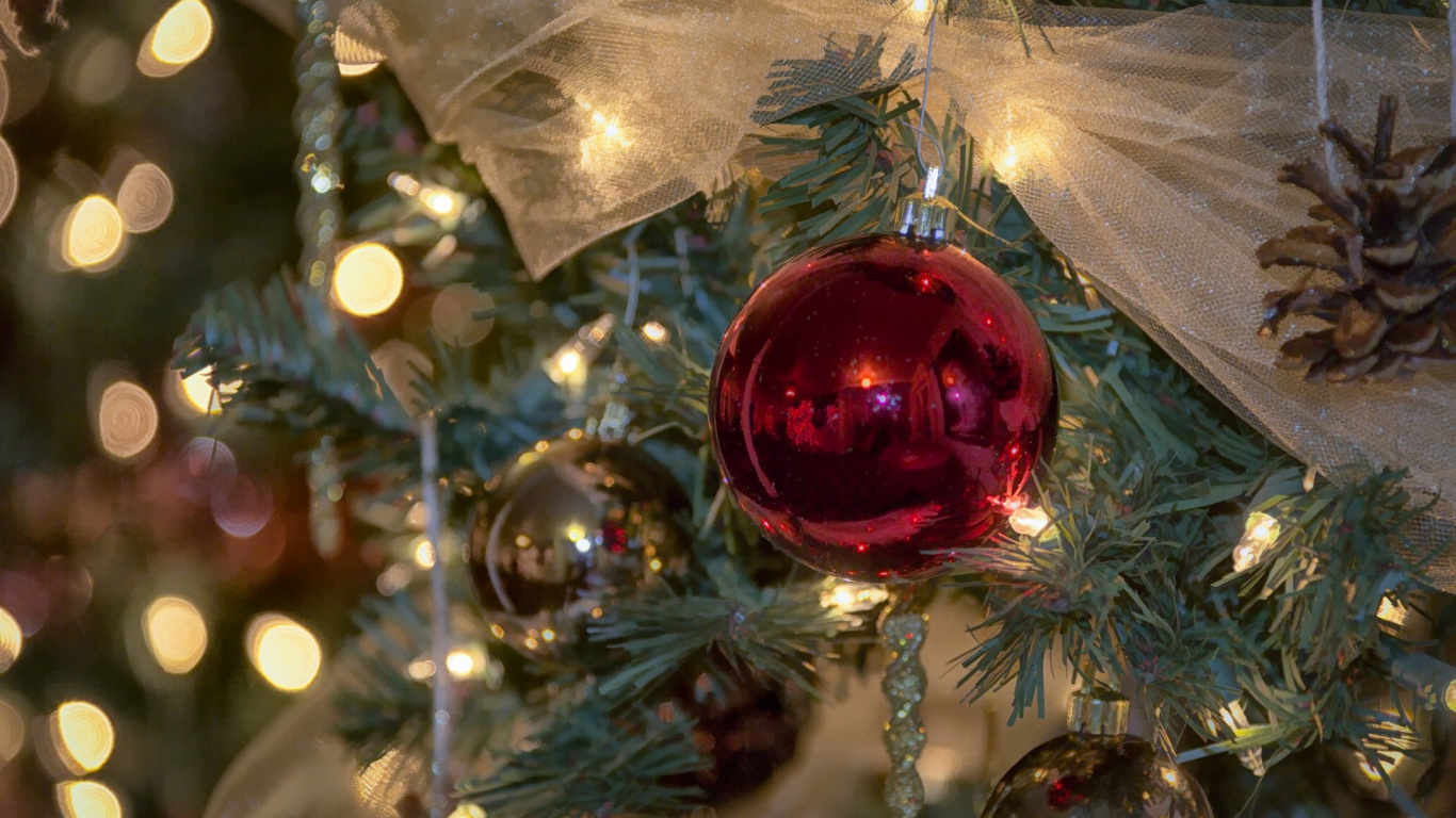 Обои Новый год, рождественский орнамент, Рождество, дерево, Рождественские украшения в разрешении 1366x768