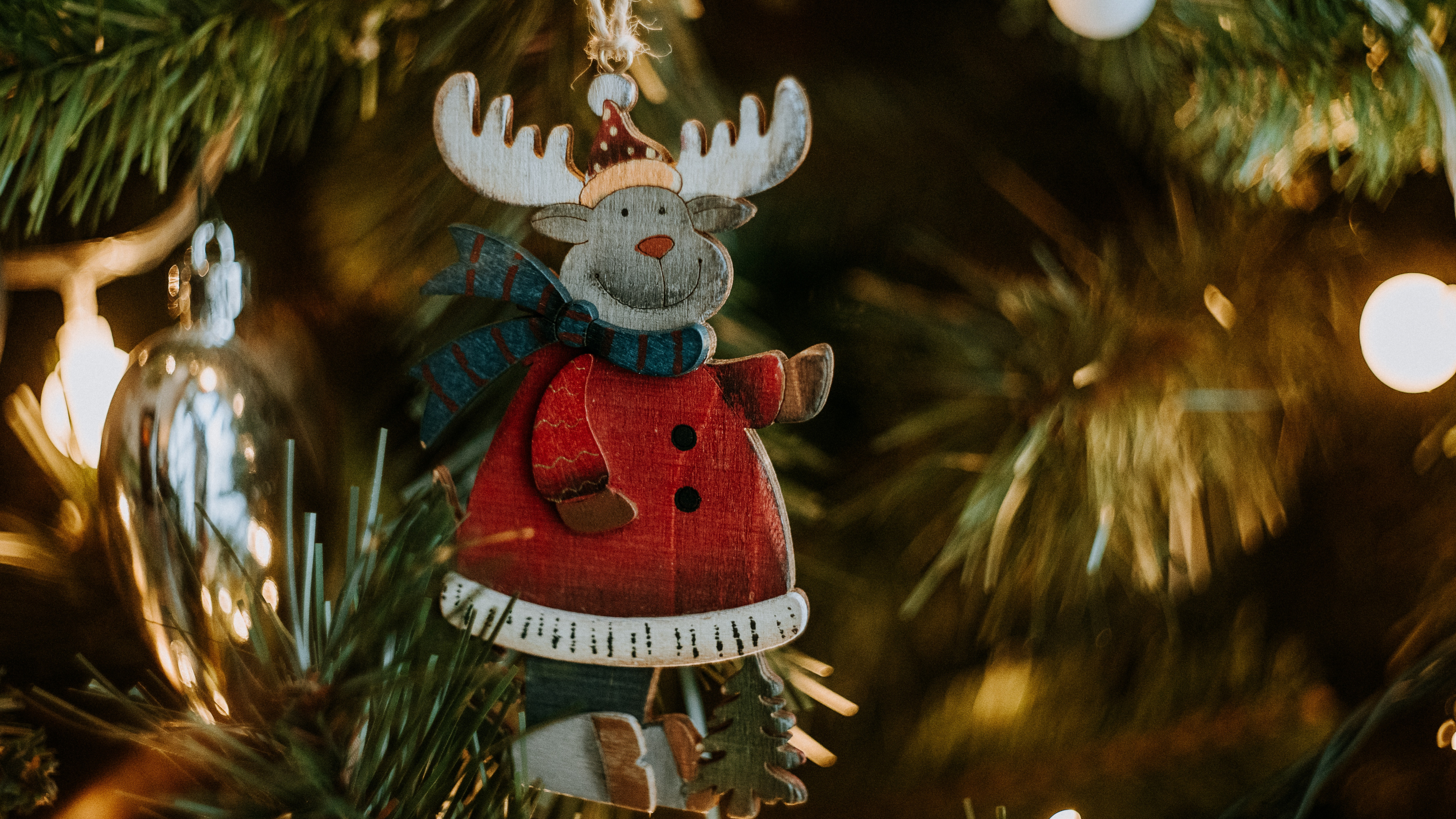 Обои Рождественский день, елка, рождественский орнамент, Рождество, дерево в разрешении 3840x2160