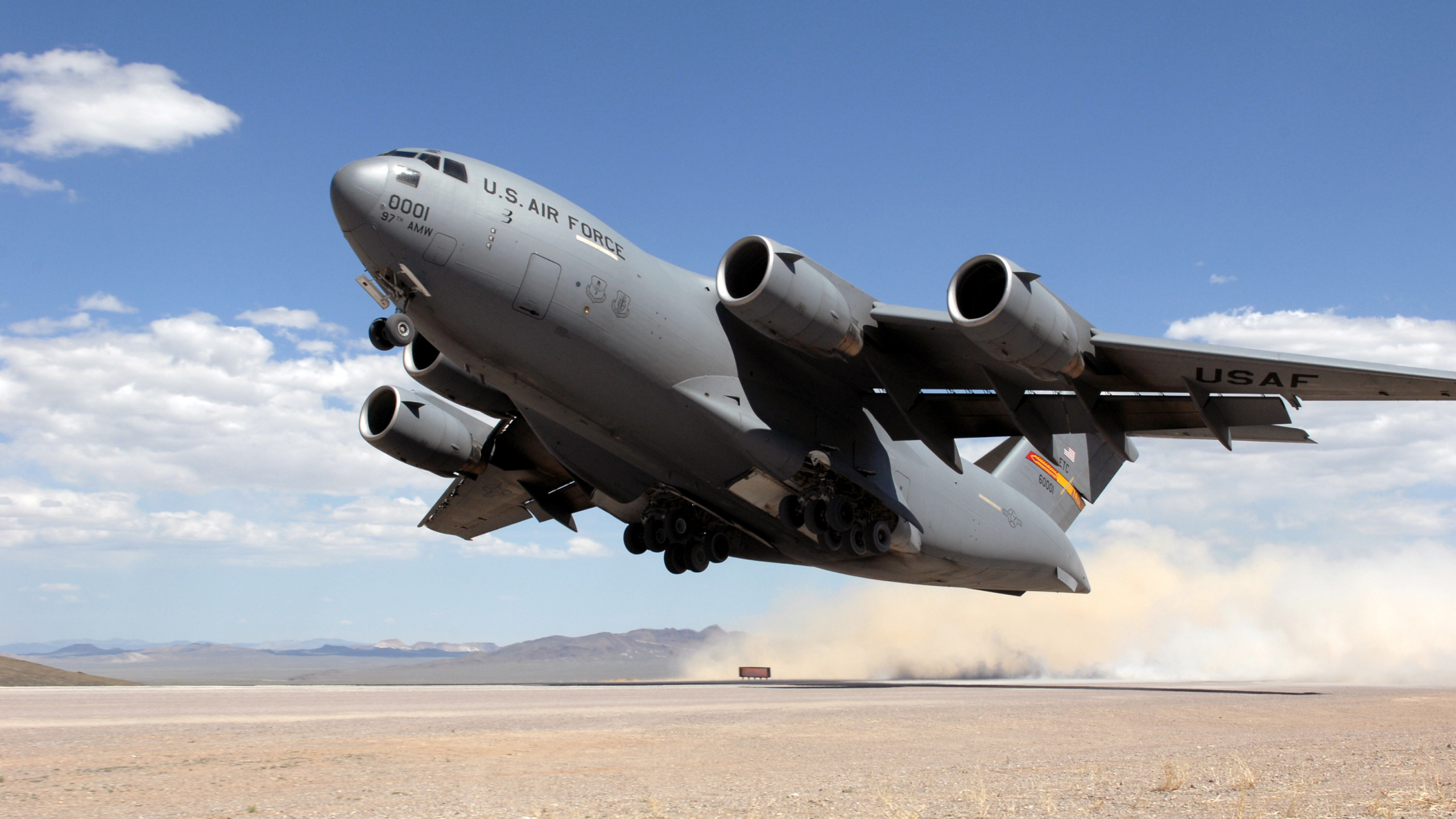 Обои военный самолет, самолет, самолеты, аэрокосмическая техника, воздушные силы в разрешении 2560x1440