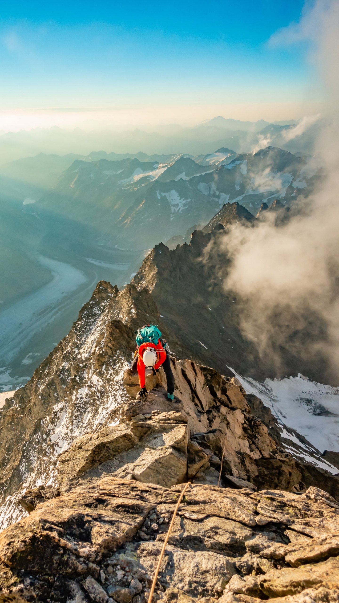 Обои горное приключение, приключения, альпинизм, гора, гора Фудзи в разрешении 1440x2560