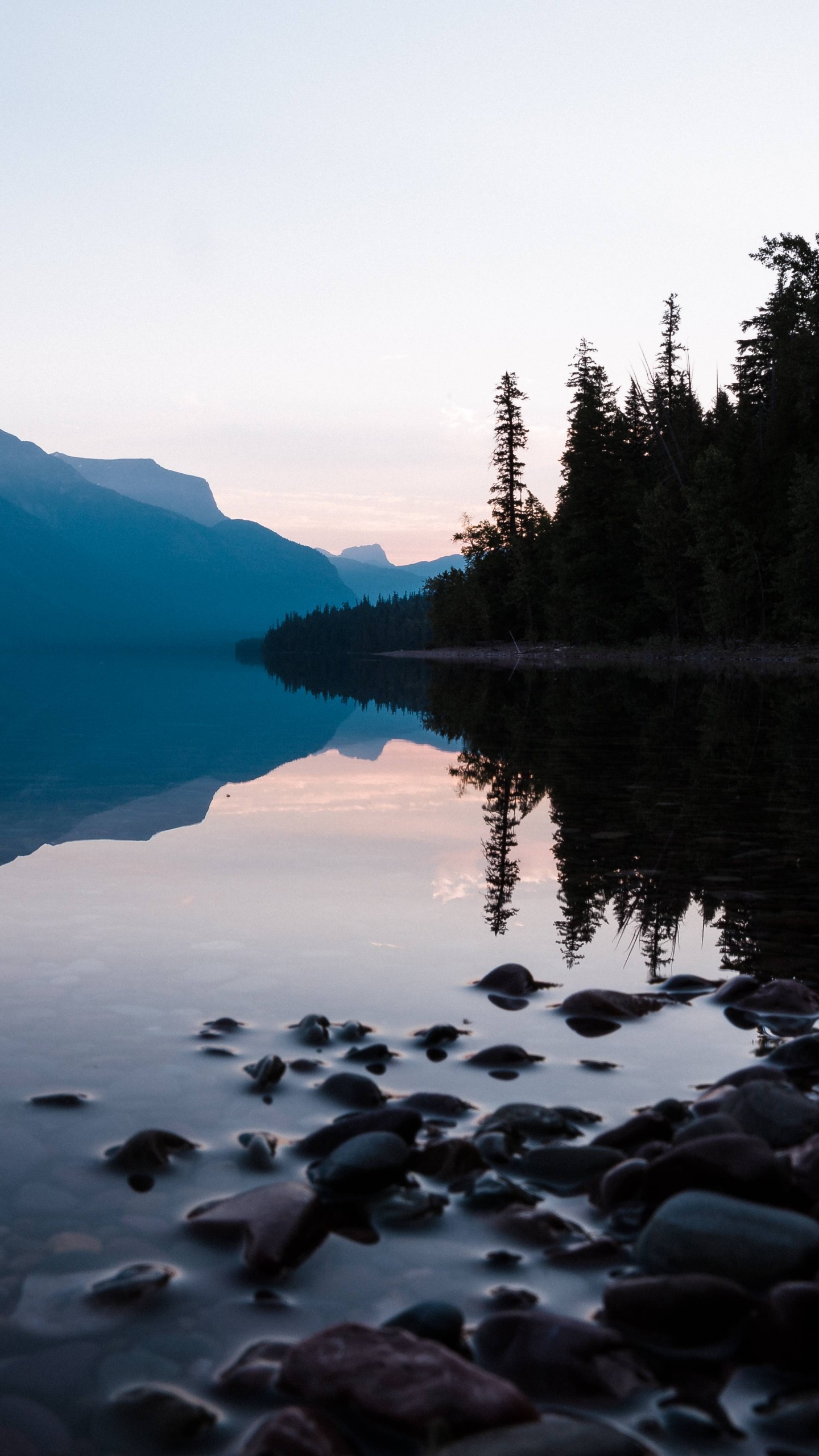 Обои отражение, озеро, национальный парк, дикая местность, природа в разрешении 1440x2560