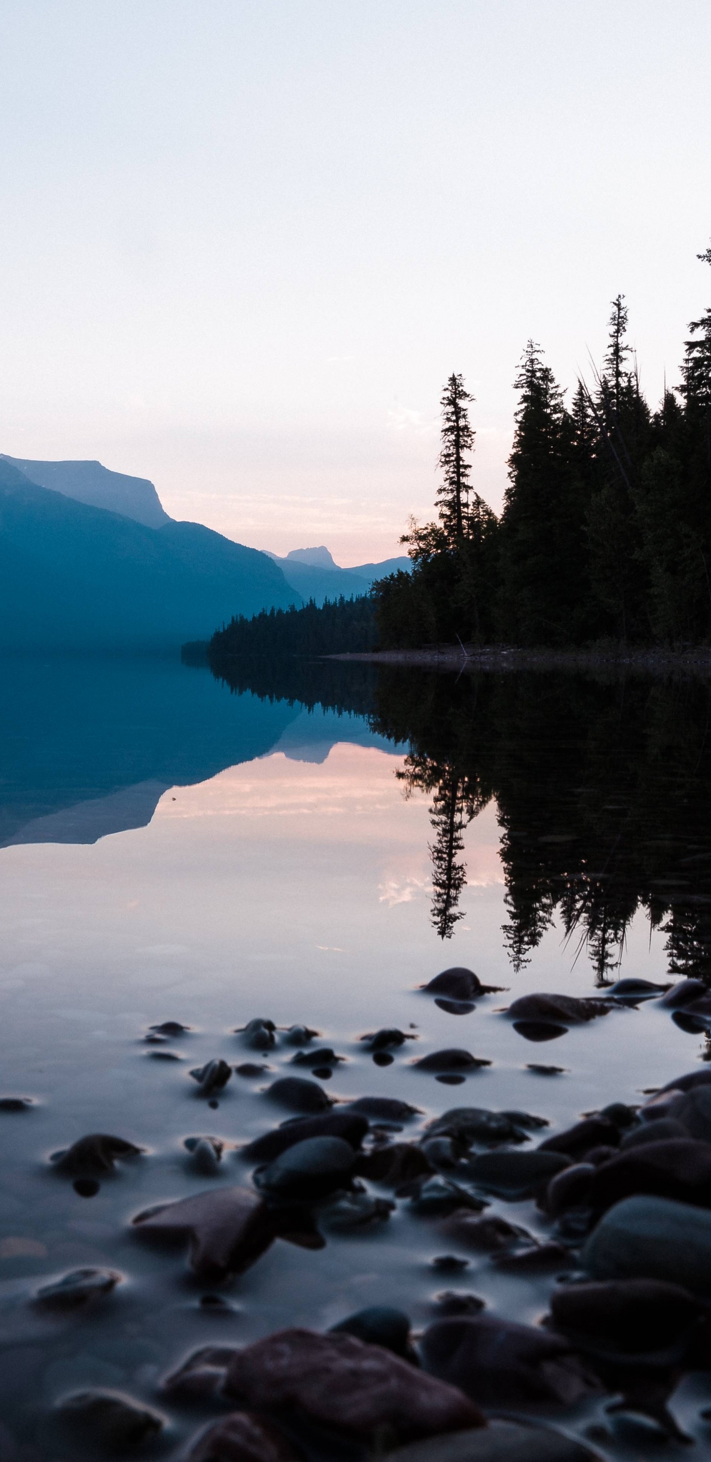 Обои отражение, озеро, национальный парк, дикая местность, природа в разрешении 1440x2960