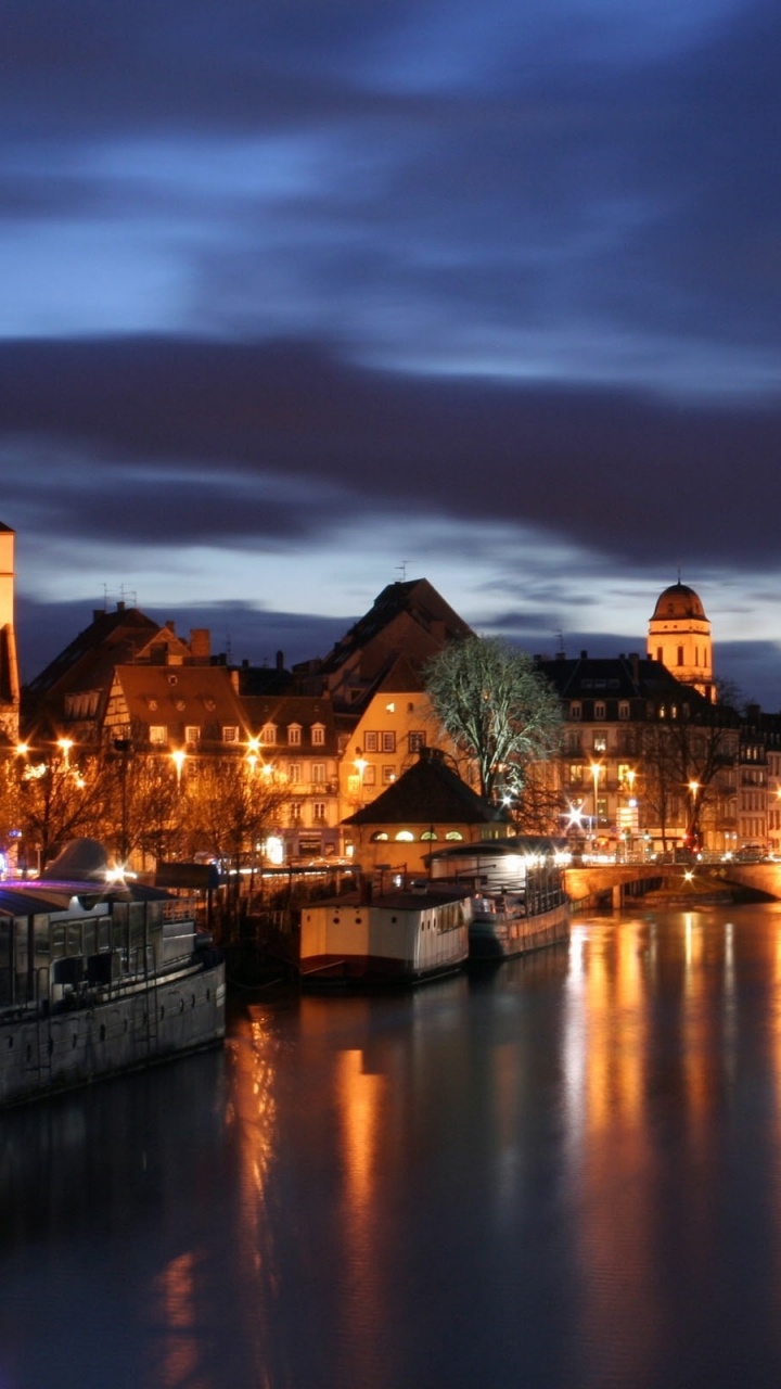 Обои Страсбург, ночь, вода, городок, реки в разрешении 720x1280