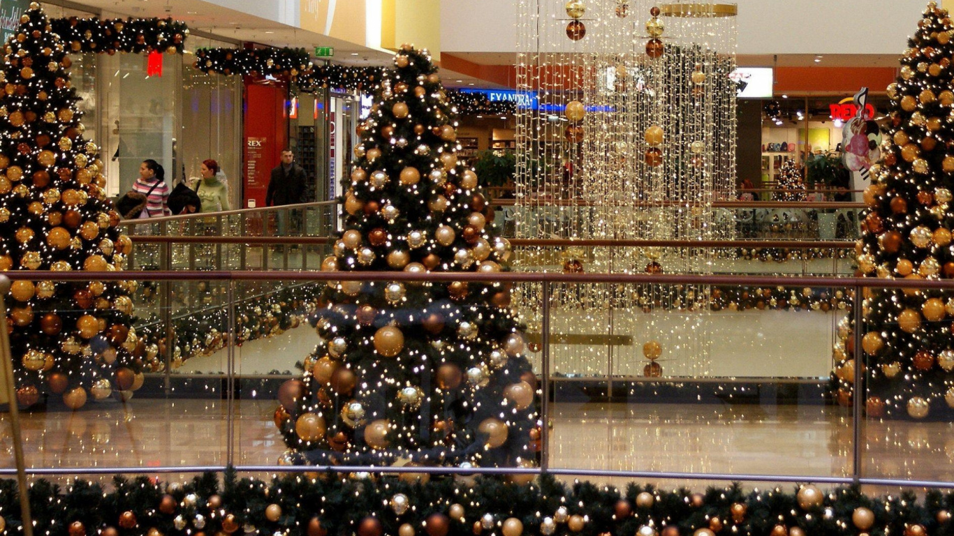 Обои Рождественские украшения, елка, новогодняя елка, искусственную елку, Новогодние украшения в разрешении 1366x768