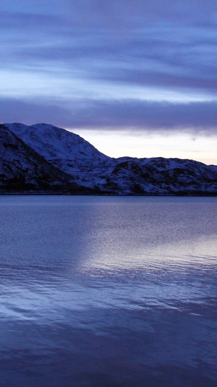 Обои фьорд, природа, вода, нагорье, отражение в разрешении 720x1280