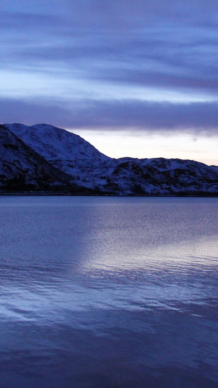 Обои фьорд, природа, вода, нагорье, отражение в разрешении 750x1334