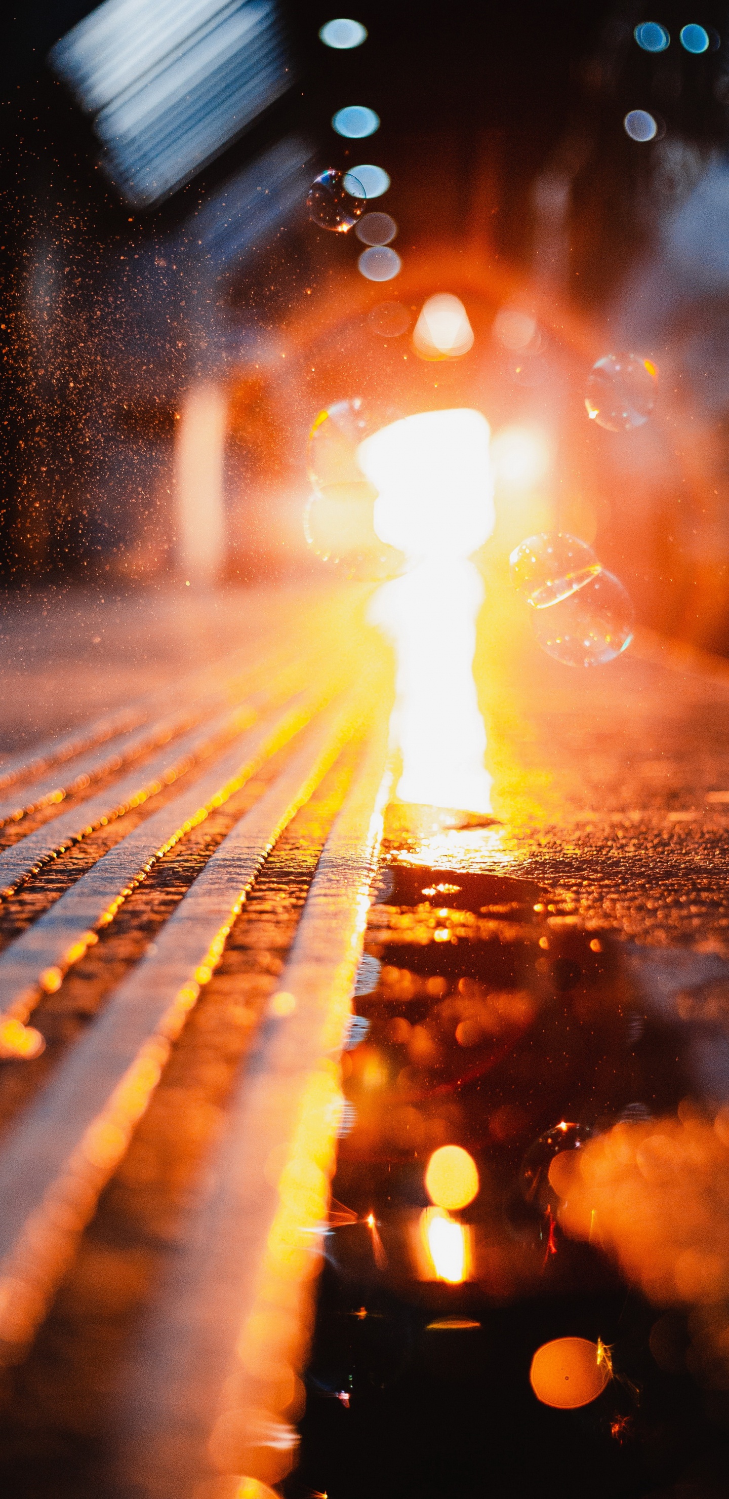 Обои атмосфера, автомобильное освещение, Янтарь, облако, дорожное покрытие в разрешении 1440x2960