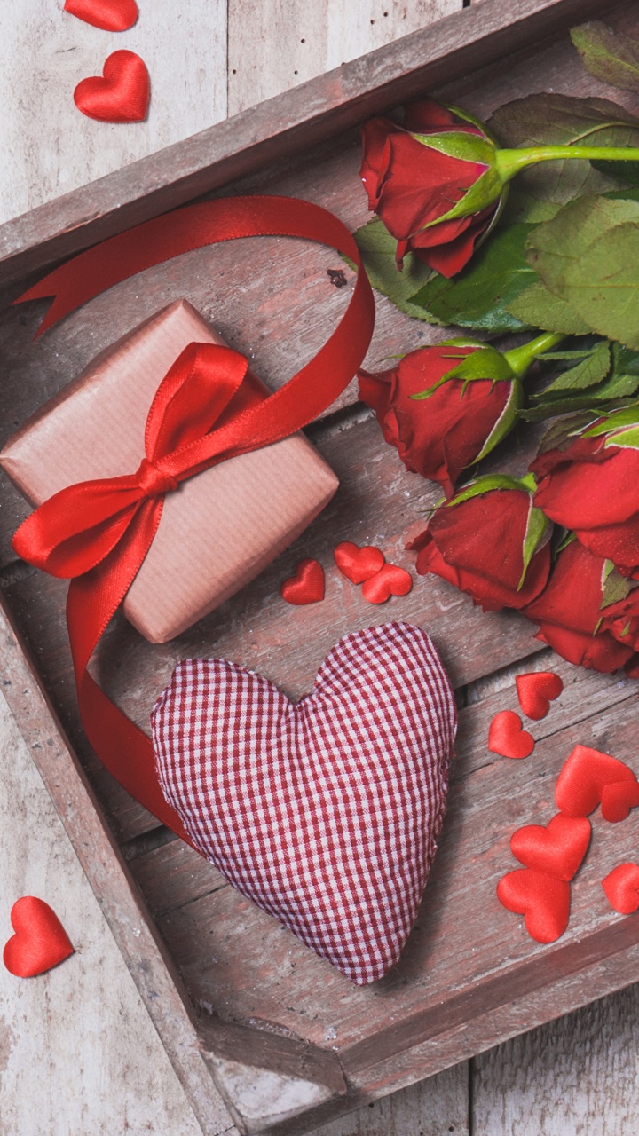 Обои День Святого Валентина, сердце, подарок, красный цвет, древесина в разрешении 720x1280