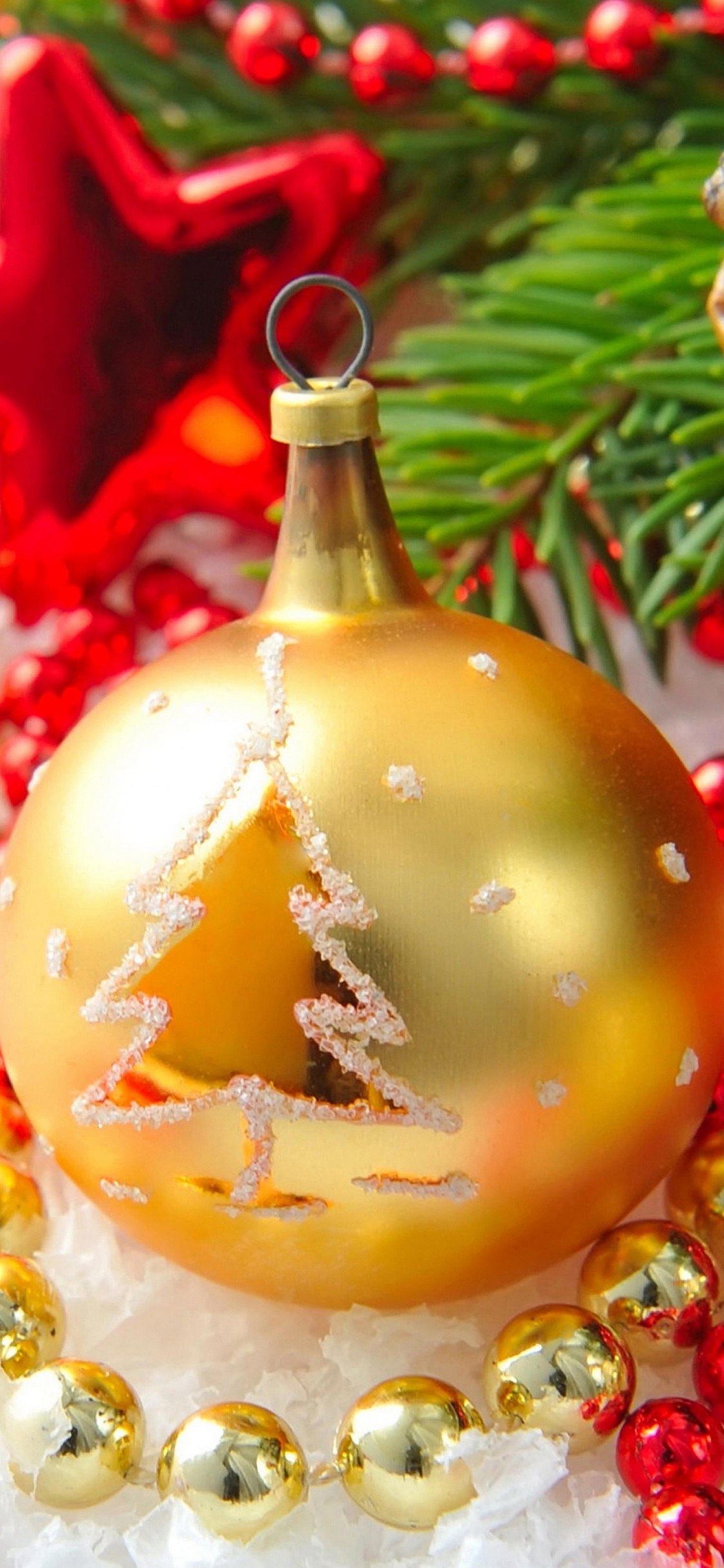 Обои Рождественский день, Новый год, елка, праздник, Рождественские украшения в разрешении 1125x2436