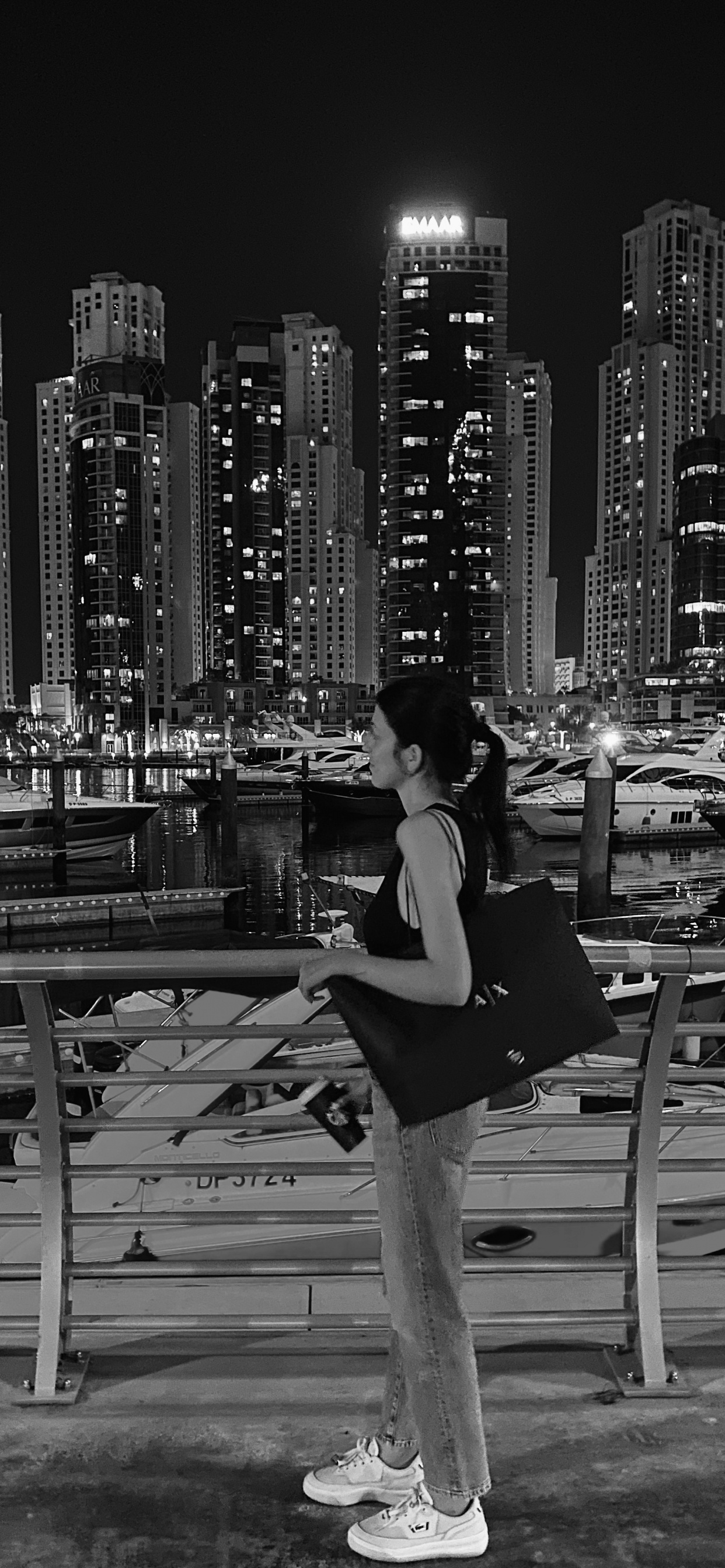 Обои городской район, ночь, башня, метрополия, город в разрешении 1242x2688