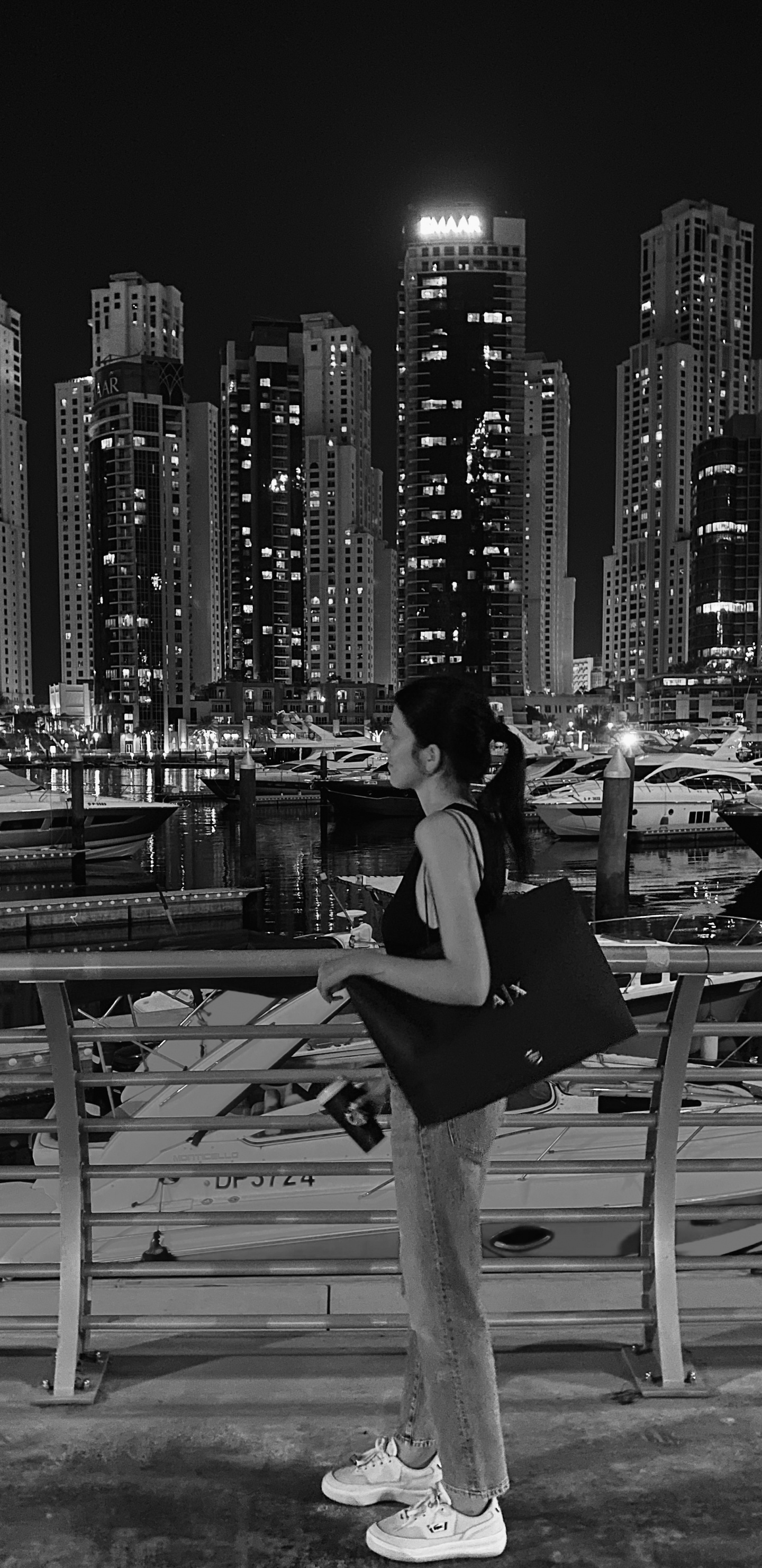 Обои городской район, ночь, башня, метрополия, город в разрешении 1440x2960