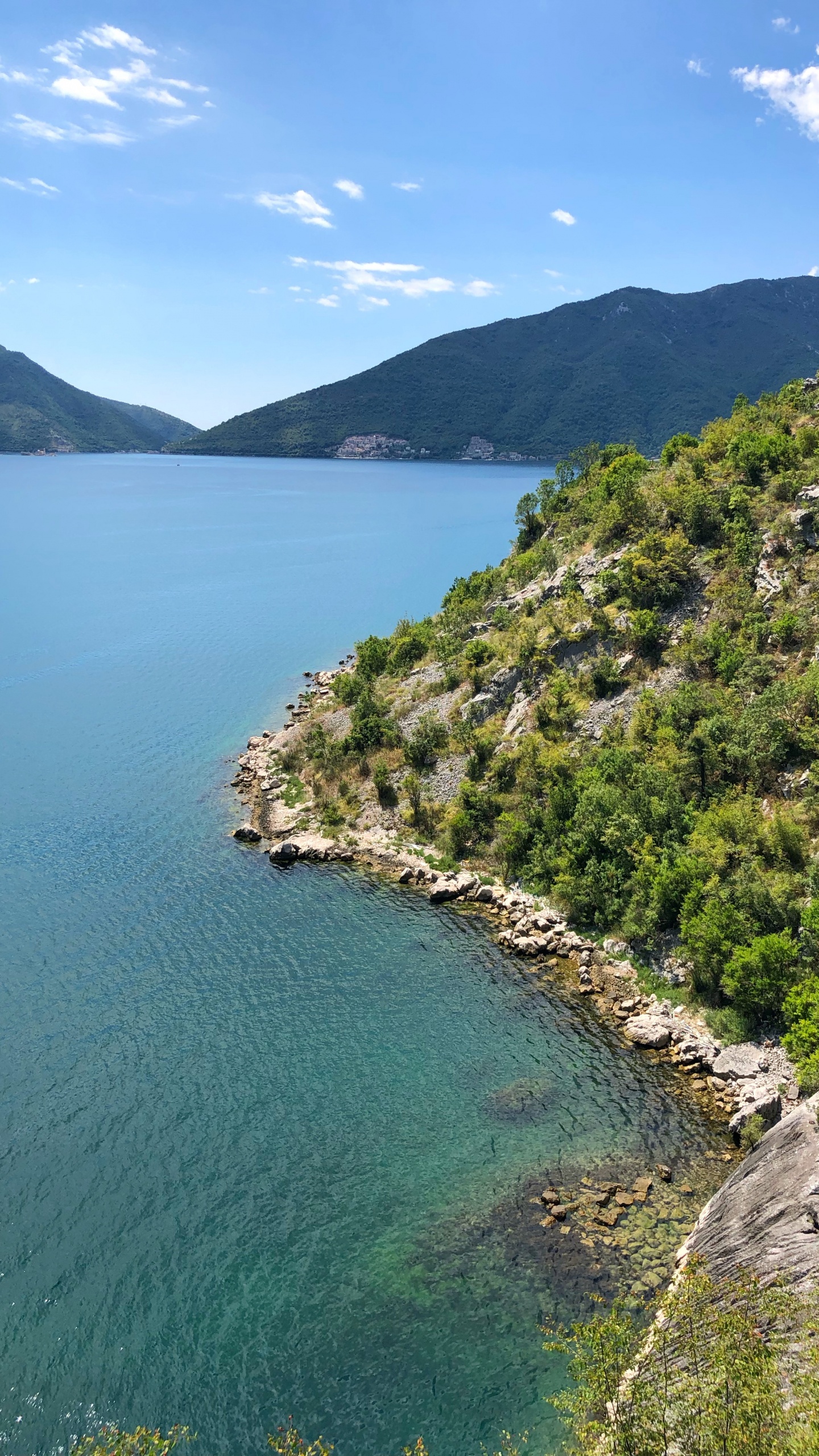 Обои водоем, природа, горный рельеф, природный ландшафт, гидроресурсы в разрешении 1440x2560