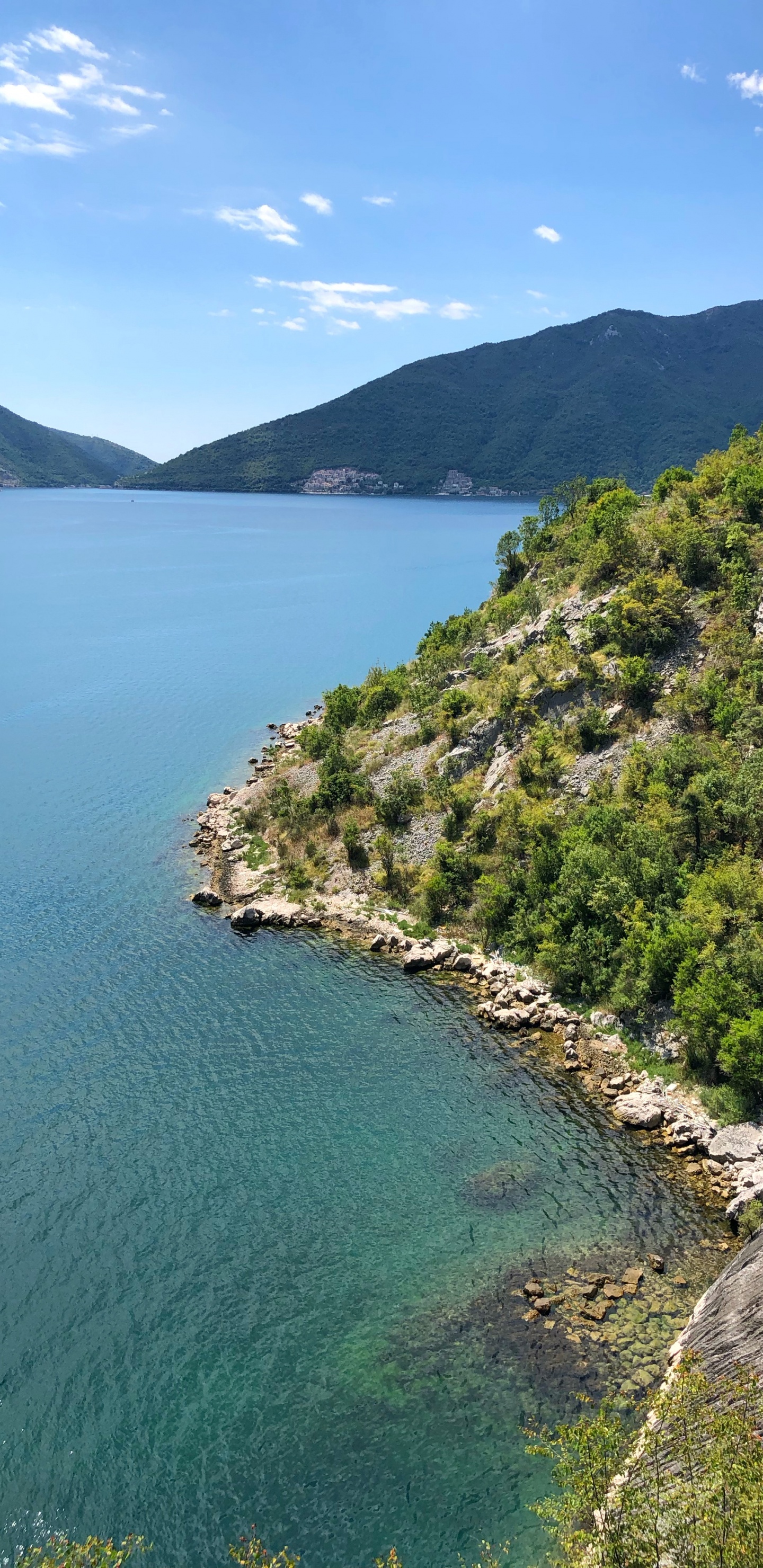 Обои водоем, природа, горный рельеф, природный ландшафт, гидроресурсы в разрешении 1440x2960