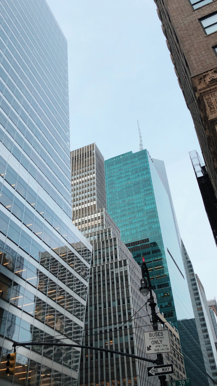 Обои небоскреб, башня, дневное время, город, городской район в разрешении 750x1334