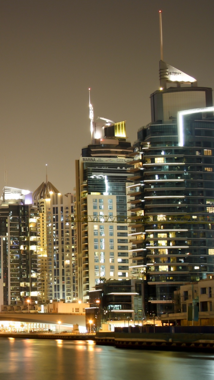 Обои ночь, город, городской пейзаж, метрополия, башня в разрешении 720x1280