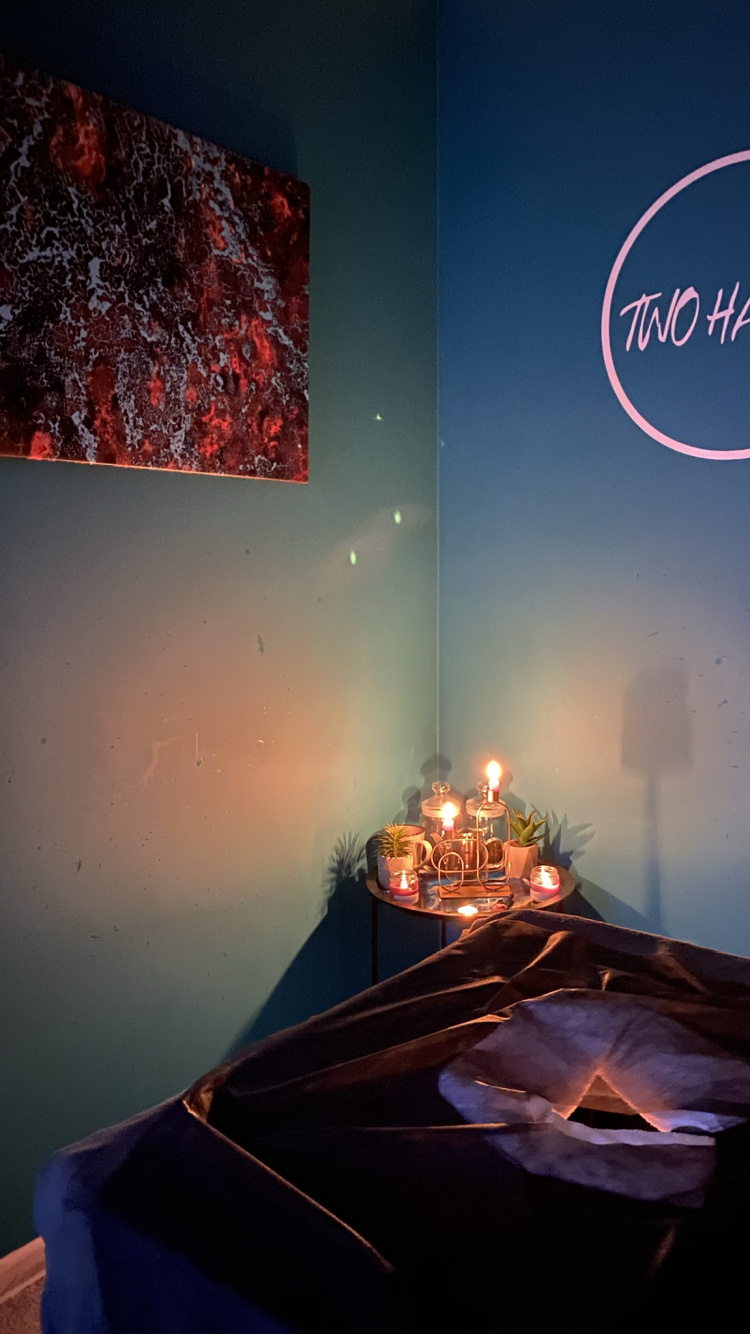 Обои свет, физика, наука, лого, Лампа в разрешении 750x1334