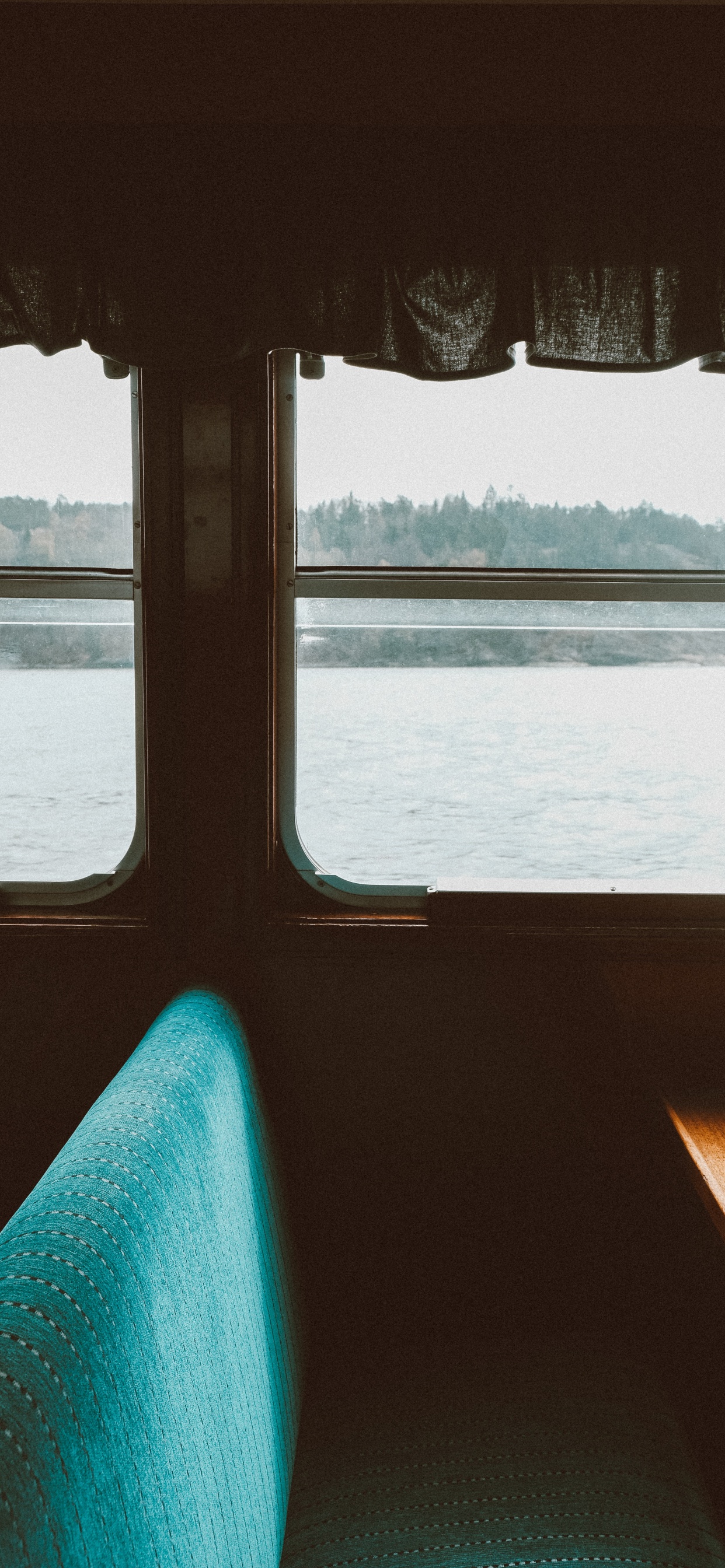 Обои синий, окно, увлажнитель, отпуск, вода в разрешении 1242x2688