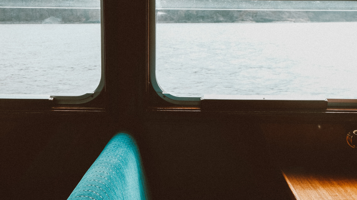 Обои синий, окно, увлажнитель, отпуск, вода в разрешении 1366x768