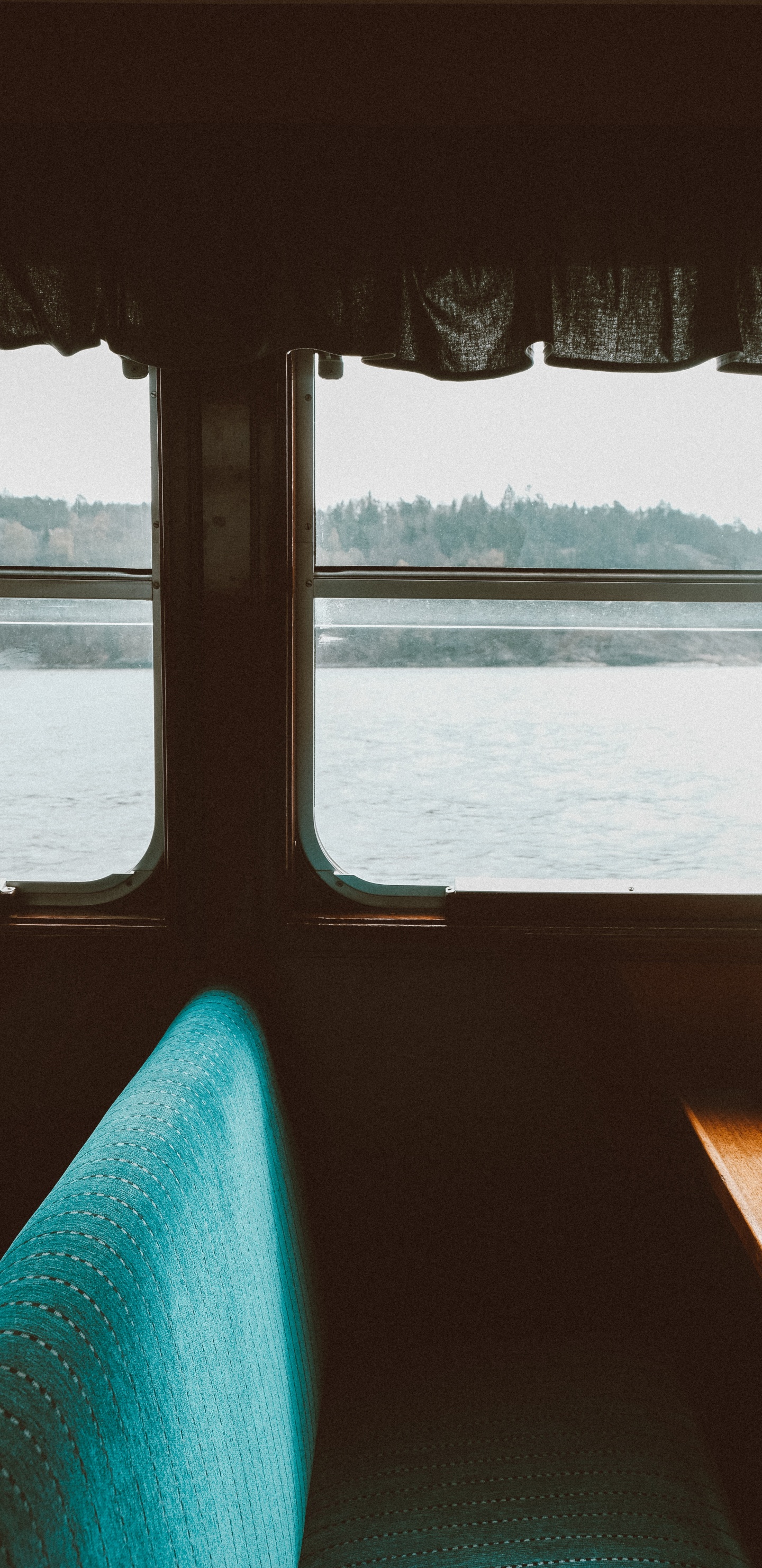 Обои синий, окно, увлажнитель, отпуск, вода в разрешении 1440x2960